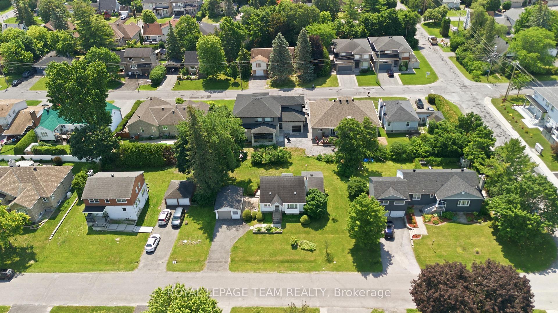 Photo 4 of 84 Rita Avenue, Ottawa, Meadowlands/St. Claire Gardens — HOMEH