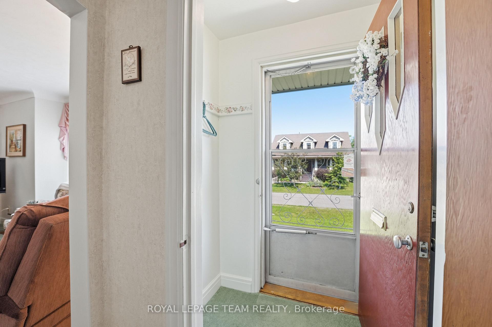 Photo 6 of 84 Rita Avenue, Ottawa, Meadowlands/St. Claire Gardens — HOMEH