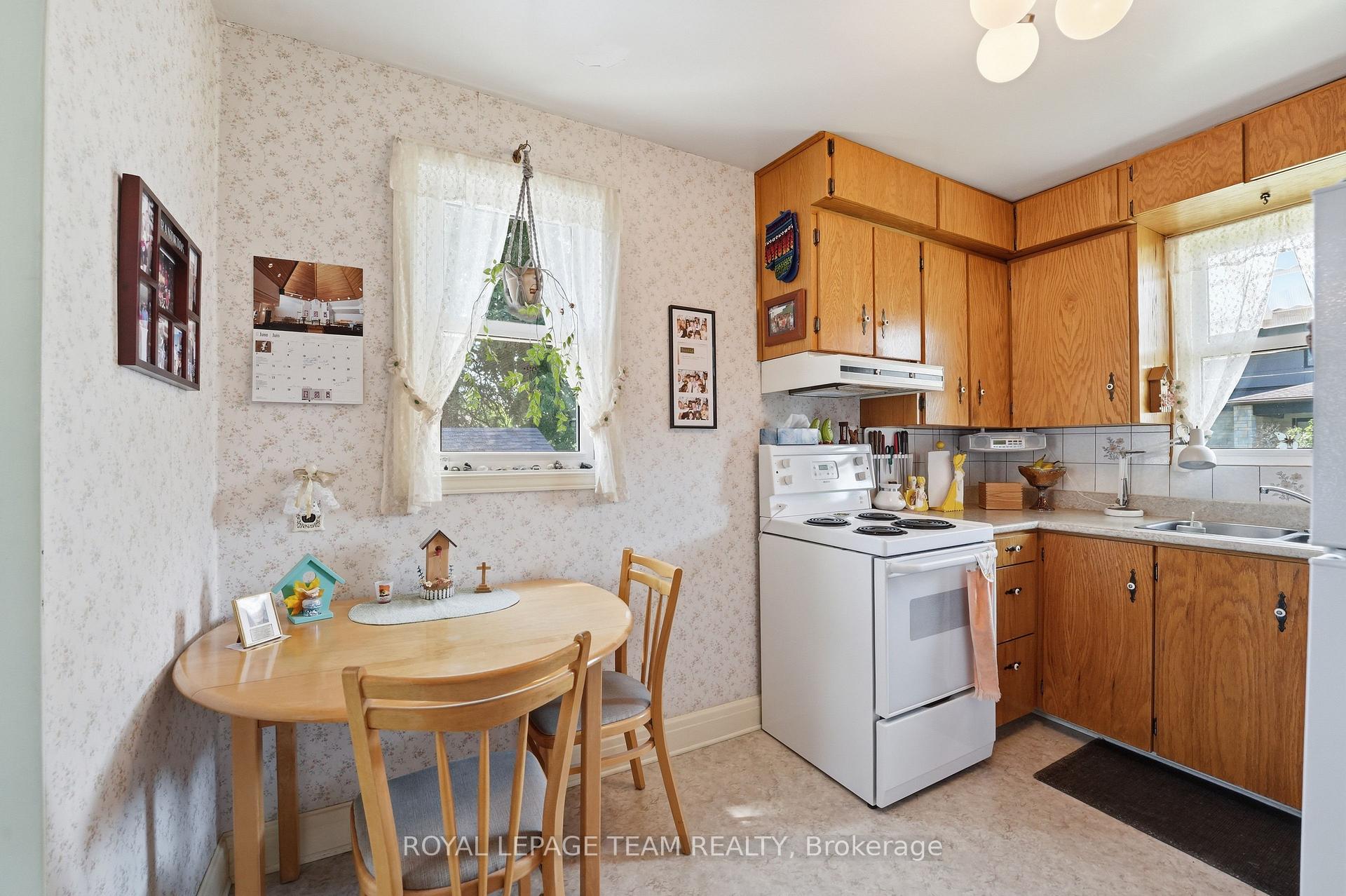 Photo 11 of 84 Rita Avenue, Ottawa, Meadowlands/St. Claire Gardens — HOMEH