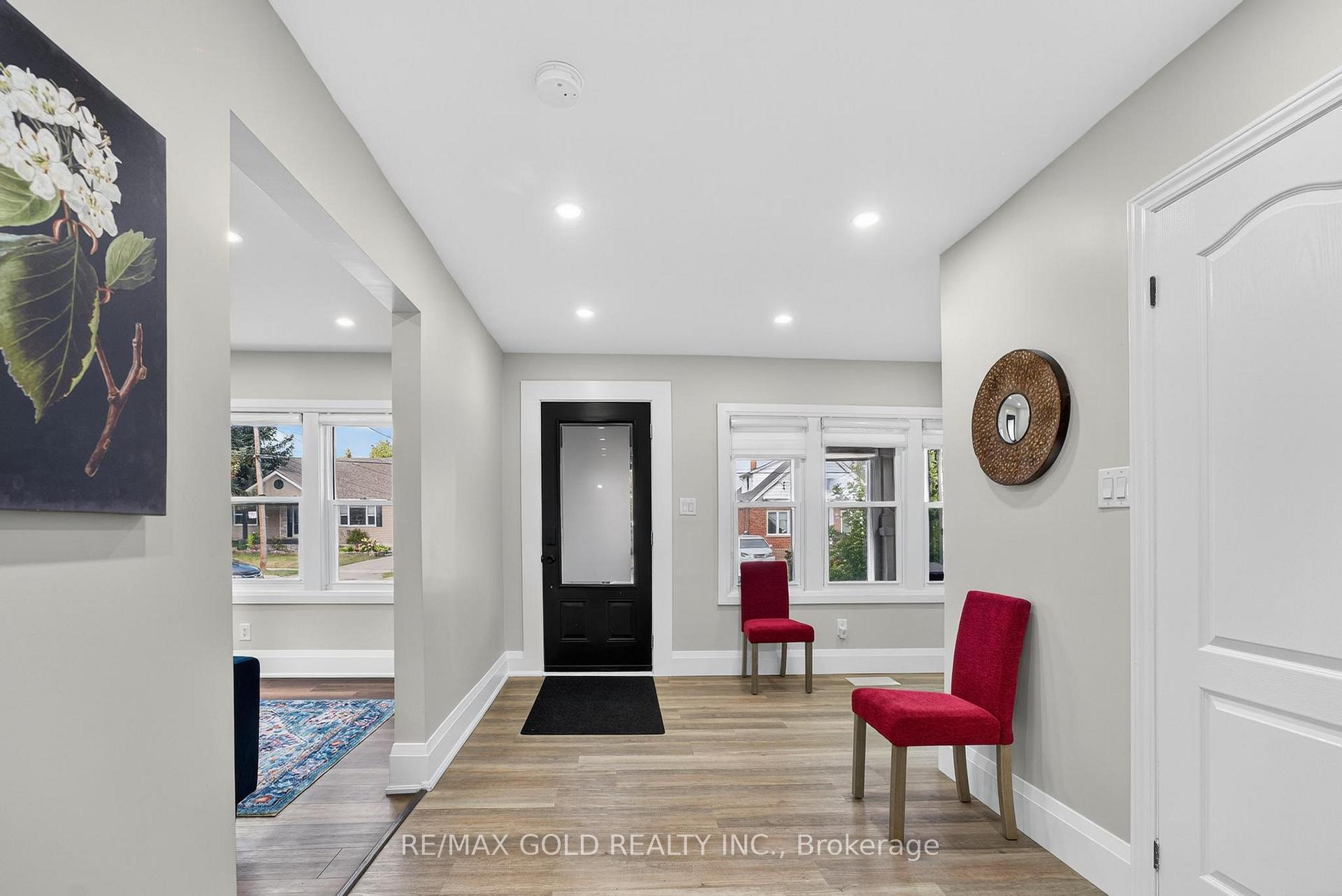 Photo 3 of 3 Wardrope Avenue, Hamilton, Stoney Creek — HOMEH