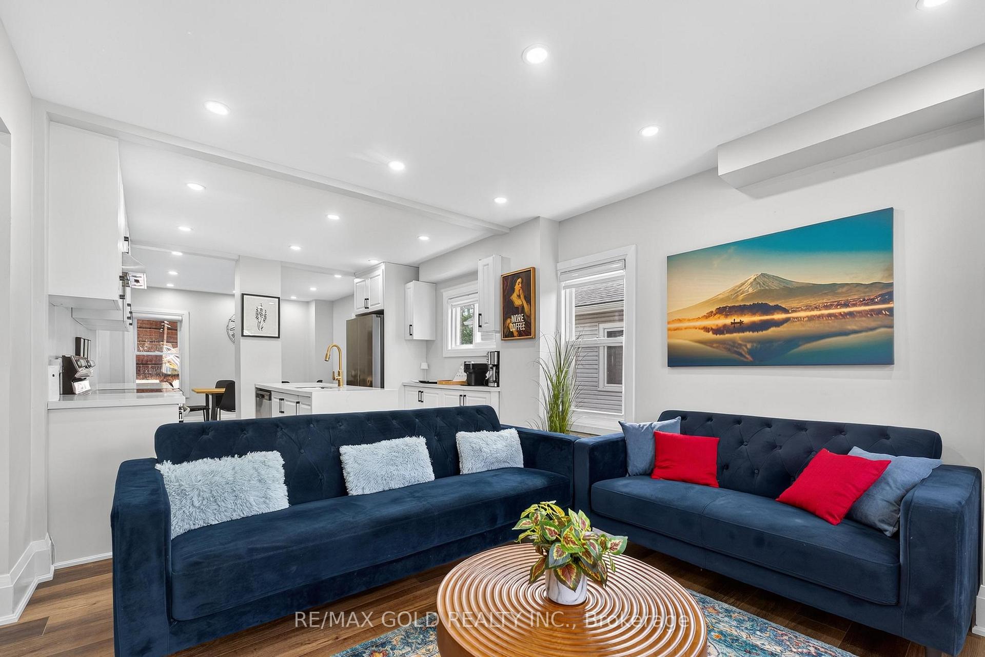Photo 5 of 3 Wardrope Avenue, Hamilton, Stoney Creek — HOMEH