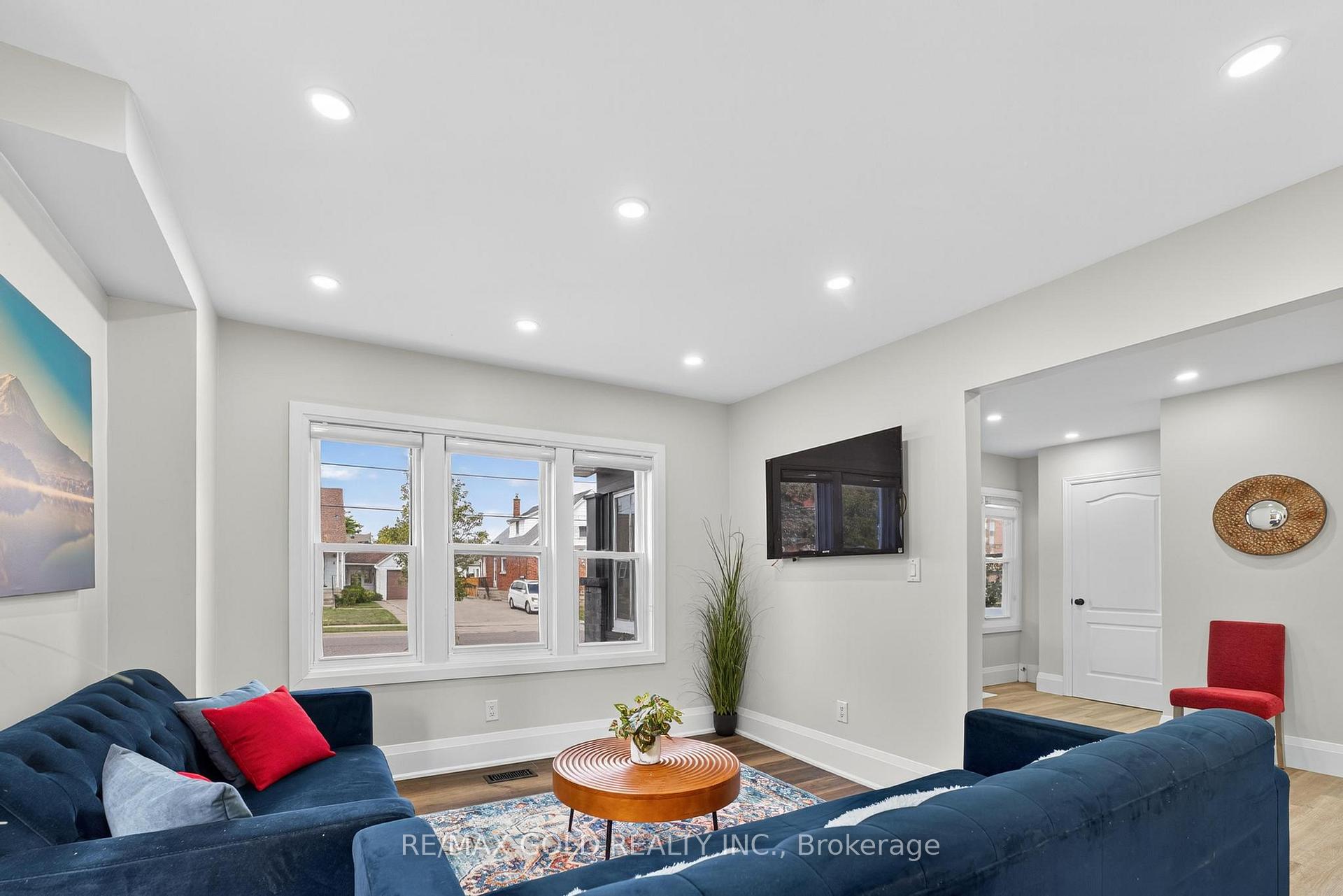 Photo 7 of 3 Wardrope Avenue, Hamilton, Stoney Creek — HOMEH