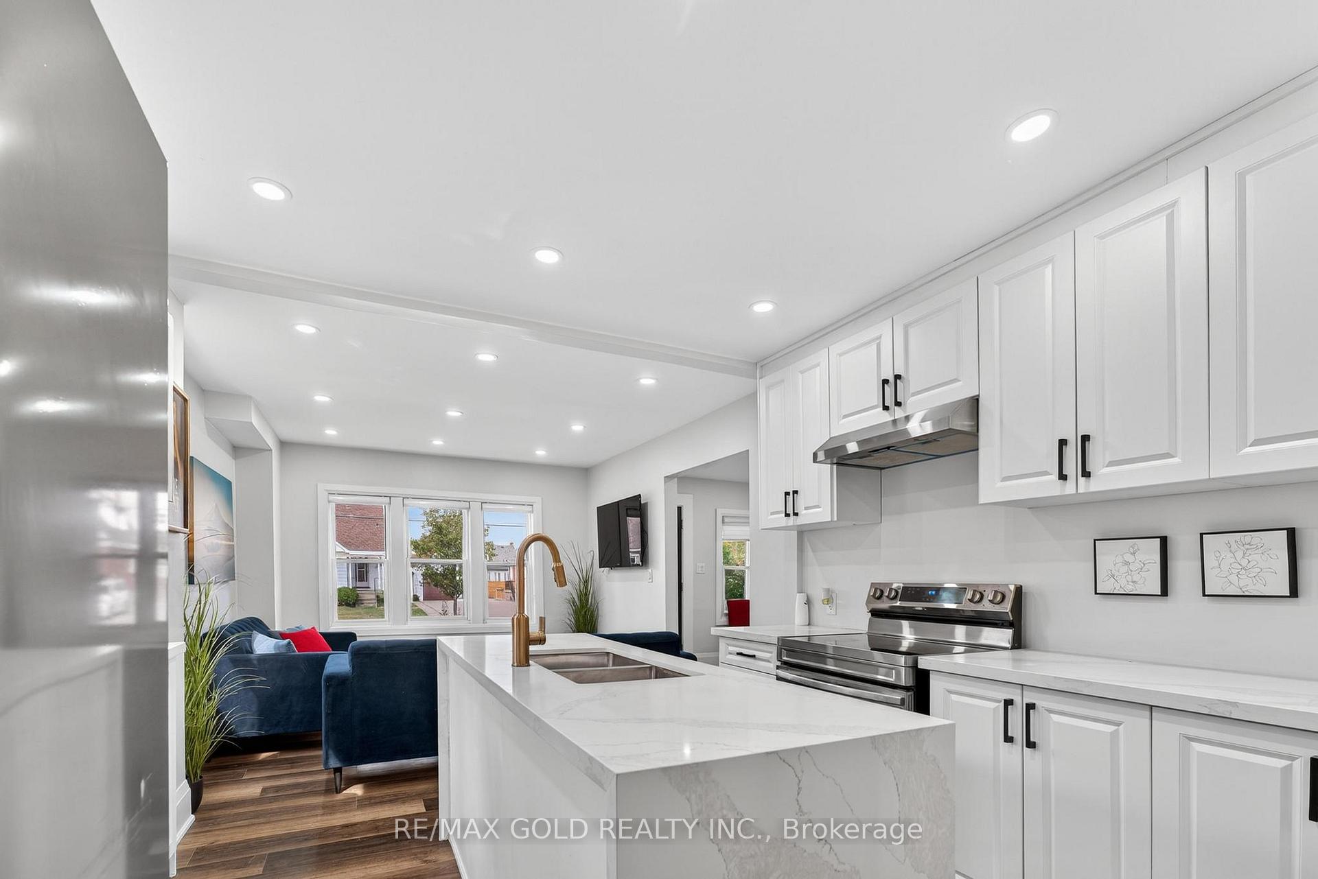 Photo 12 of 3 Wardrope Avenue, Hamilton, Stoney Creek — HOMEH