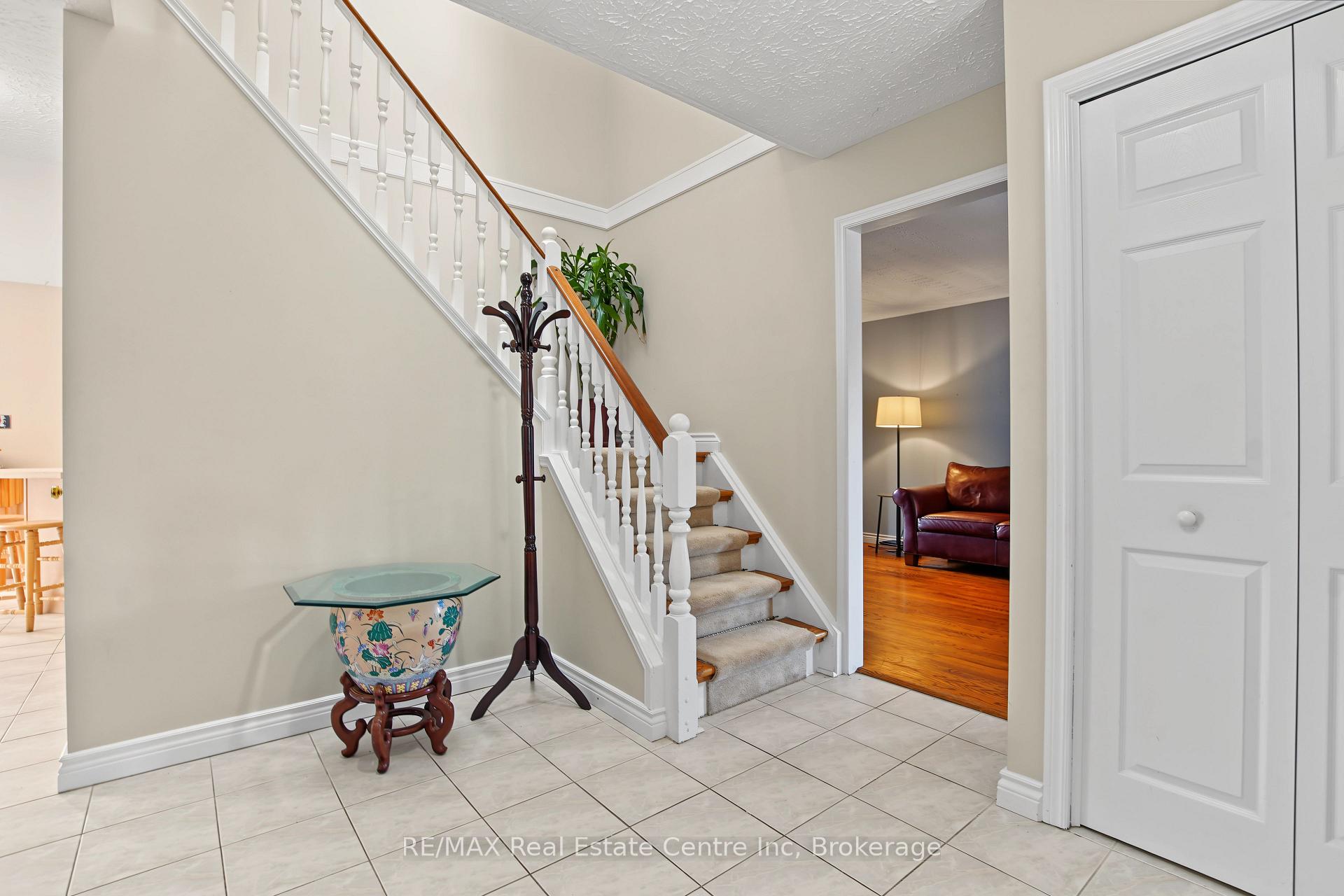 Photo 7 of 71 Linda Drive, Cambridge, Silver Heights — HOMEH