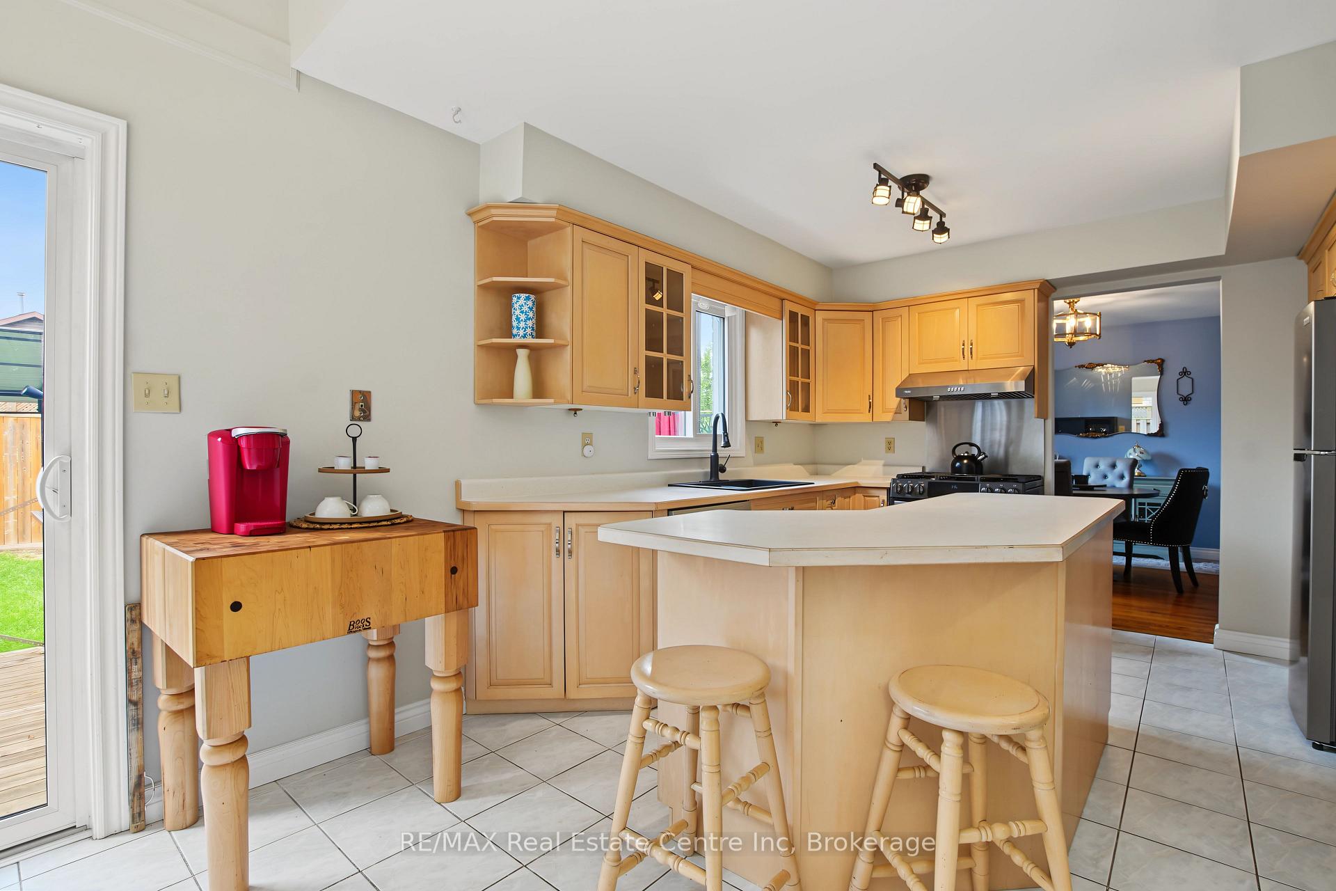 Photo 12 of 71 Linda Drive, Cambridge, Silver Heights — HOMEH