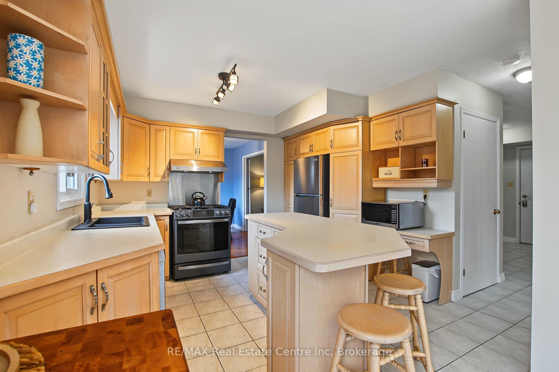 Photo 13 of 71 Linda Drive, Cambridge, Silver Heights — HOMEH