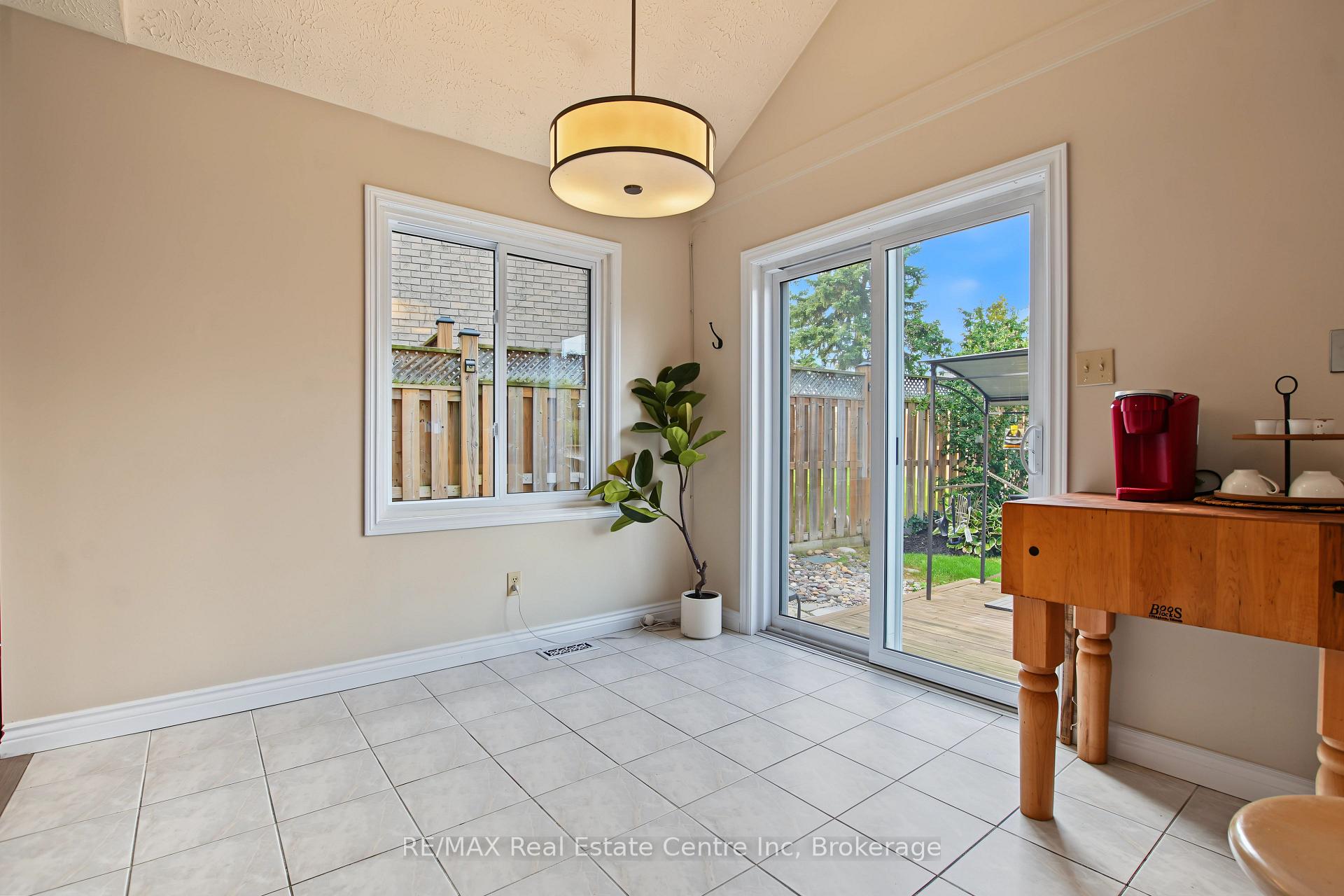 Photo 15 of 71 Linda Drive, Cambridge, Silver Heights — HOMEH