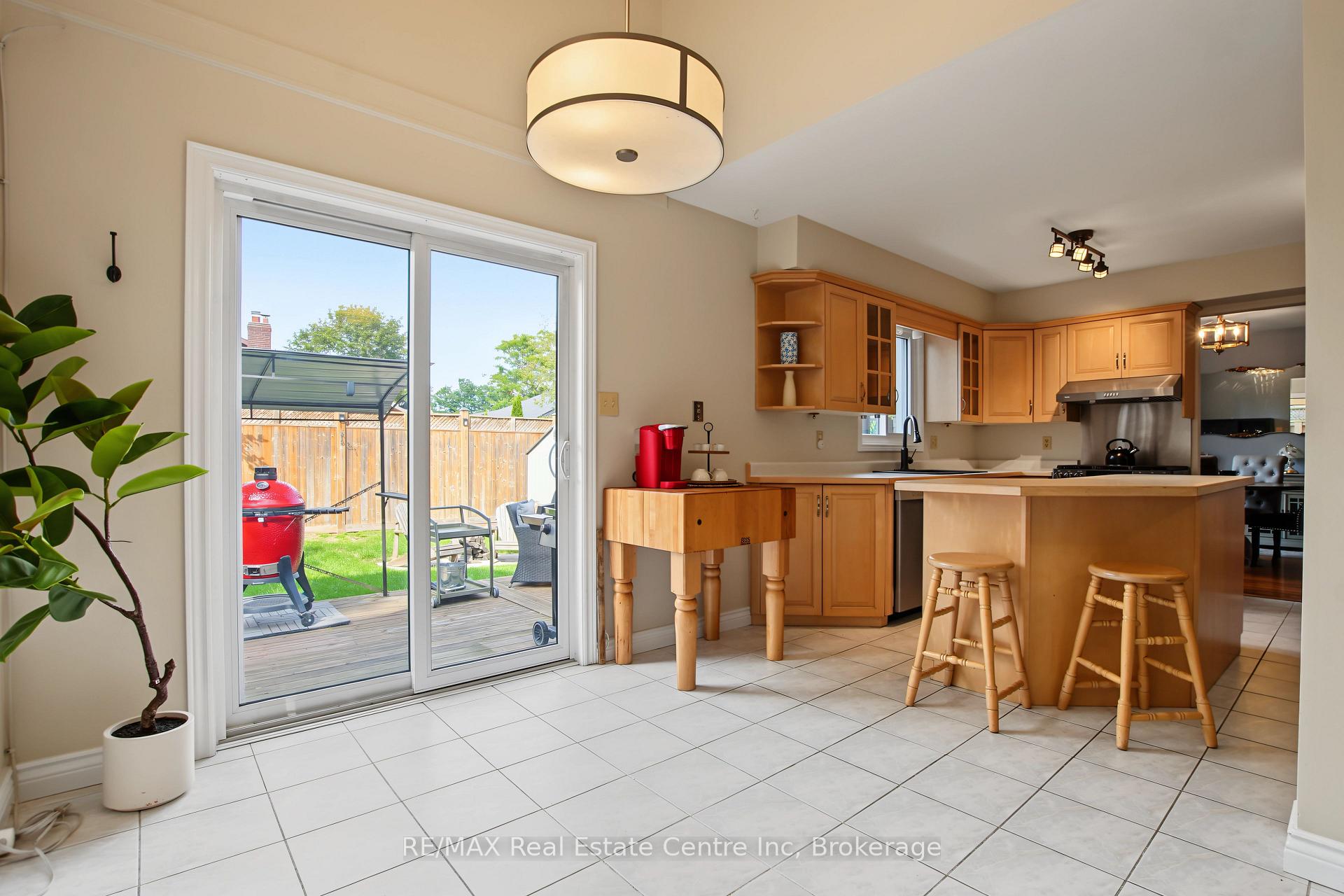 Photo 17 of 71 Linda Drive, Cambridge, Silver Heights — HOMEH