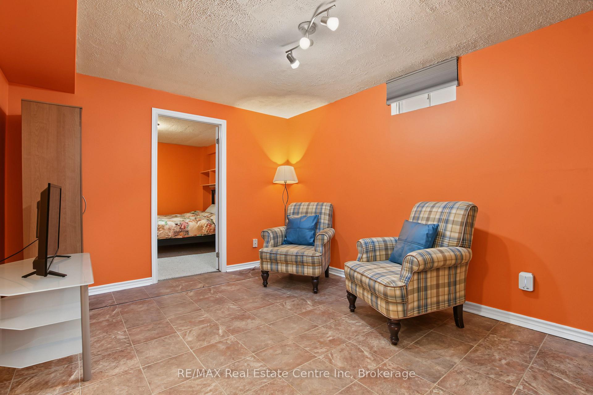 Photo 33 of 71 Linda Drive, Cambridge, Silver Heights — HOMEH