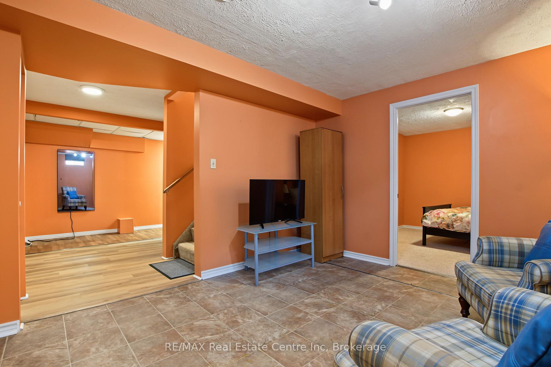 Photo 34 of 71 Linda Drive, Cambridge, Silver Heights — HOMEH