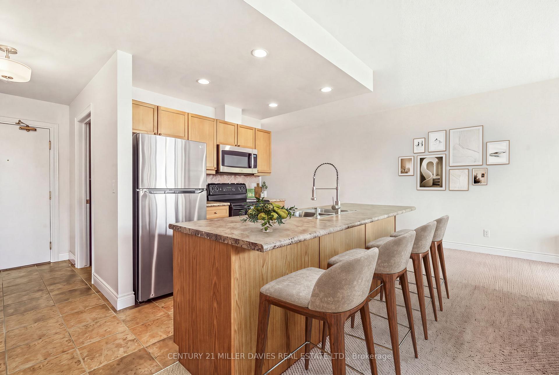 Photo 3 of Unit 702, 399 Elizabeth Street, Burlington, Brant — HOMEH