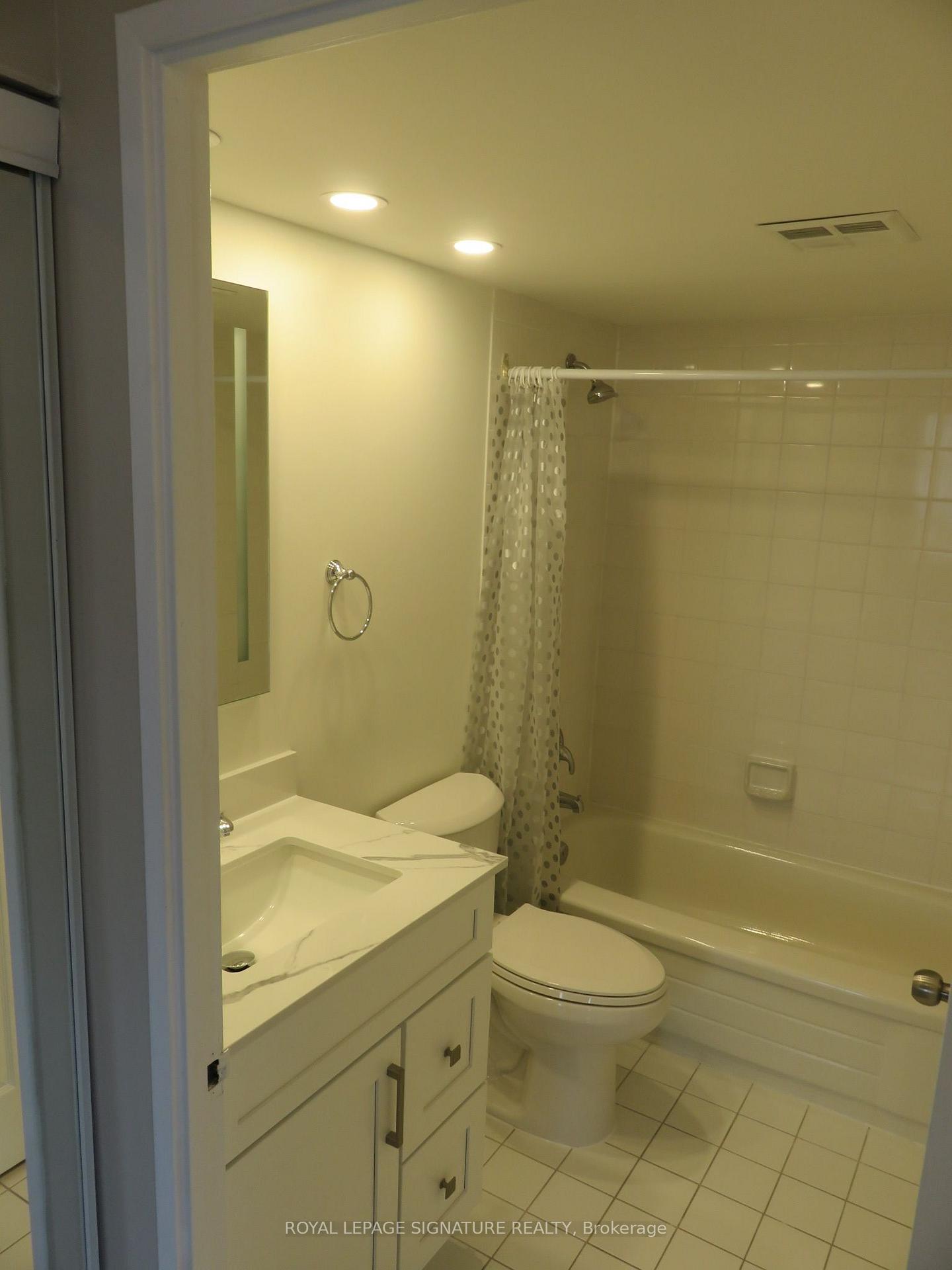 Photo 14 of Unit 408, 700 Constellation Drive, Mississauga, Hurontario — HOMEH