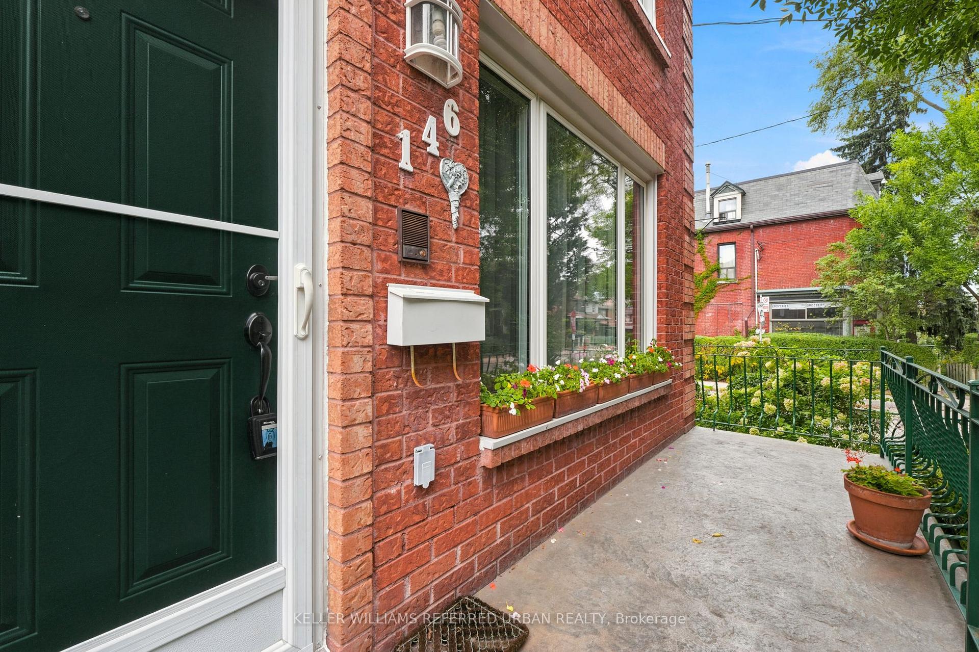 Photo 3 of 146 Montrose Avenue, Toronto, Trinity-Bellwoods — HOMEH