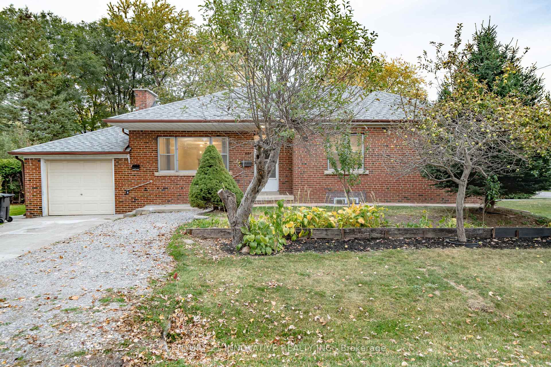 Photo 2 of Unit Upper, 22 Carysfort Road, Etobicoke, Islington-City Centre West — HOMEH