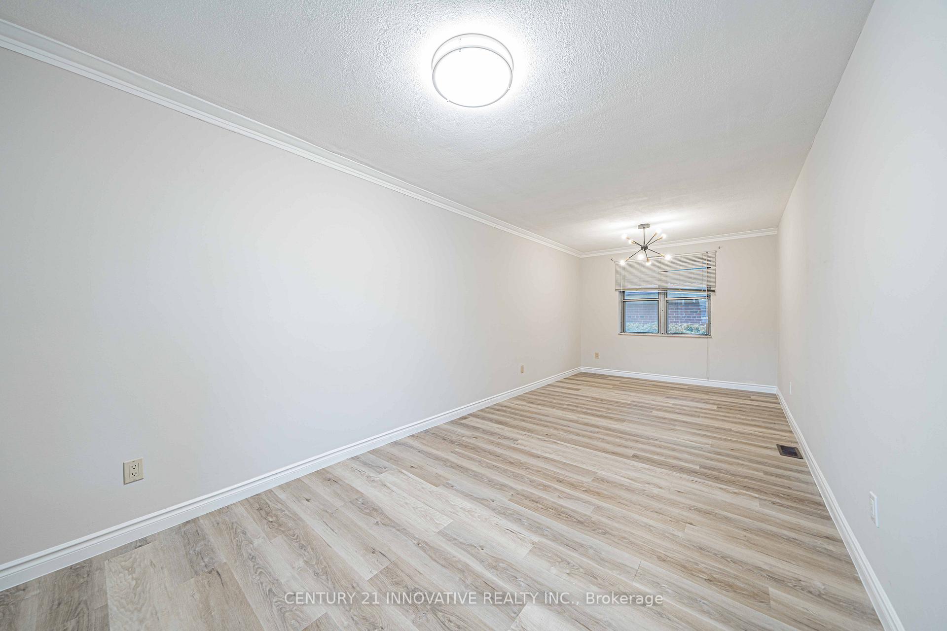Photo 6 of Unit Upper, 22 Carysfort Road, Etobicoke, Islington-City Centre West — HOMEH