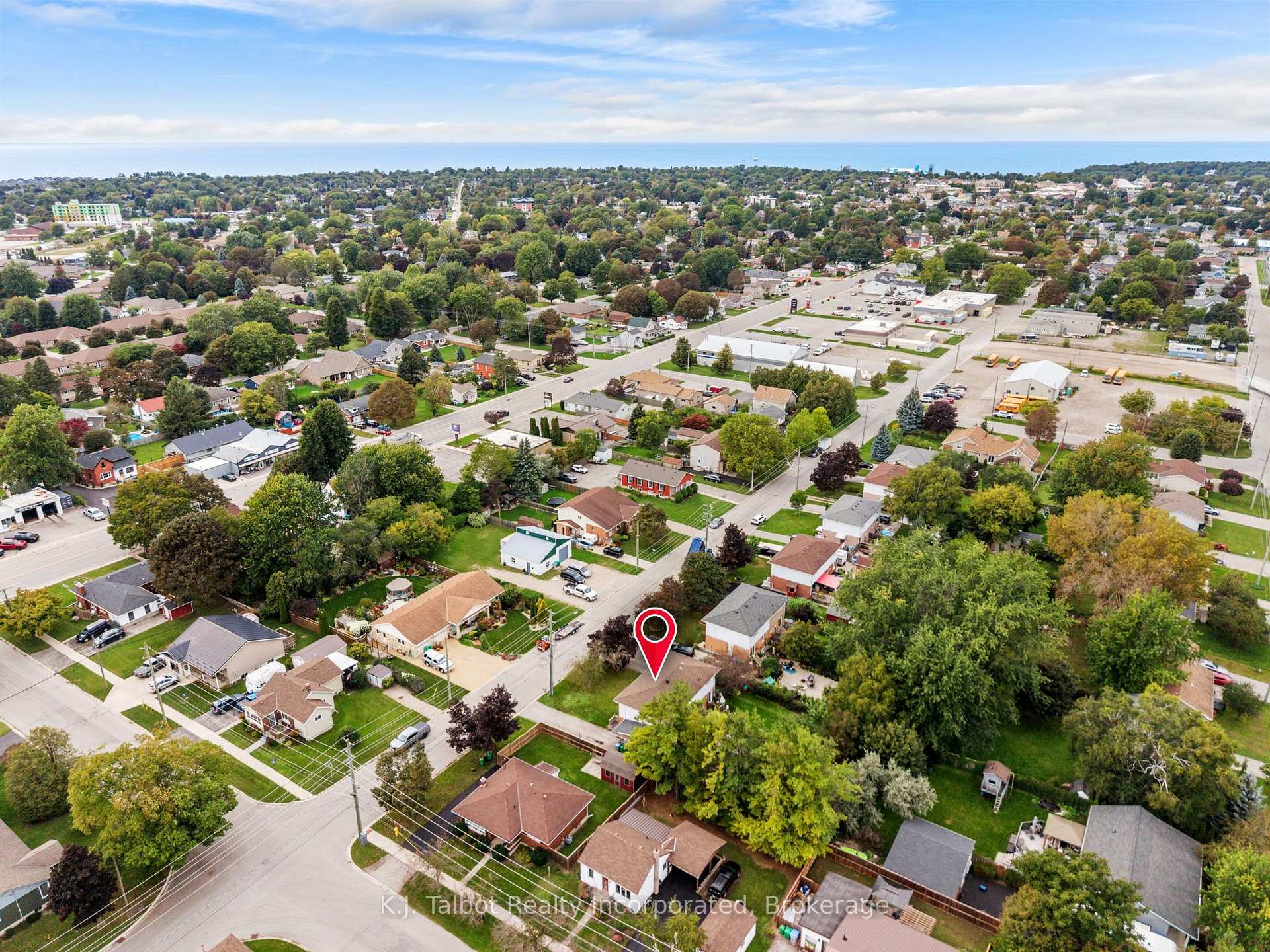 Photo 3 of 313 Cambridge Street, Goderich, Goderich (Town) — HOMEH