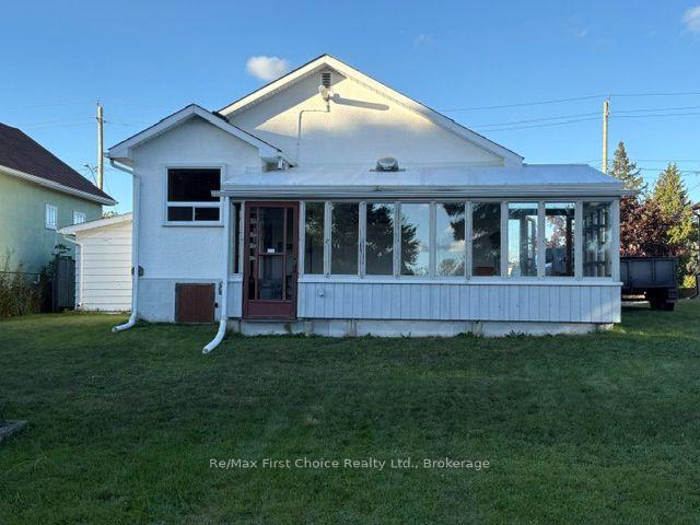 Photo 4 of 569 Dawson Street, Thunder Bay, College Heights — HOMEH