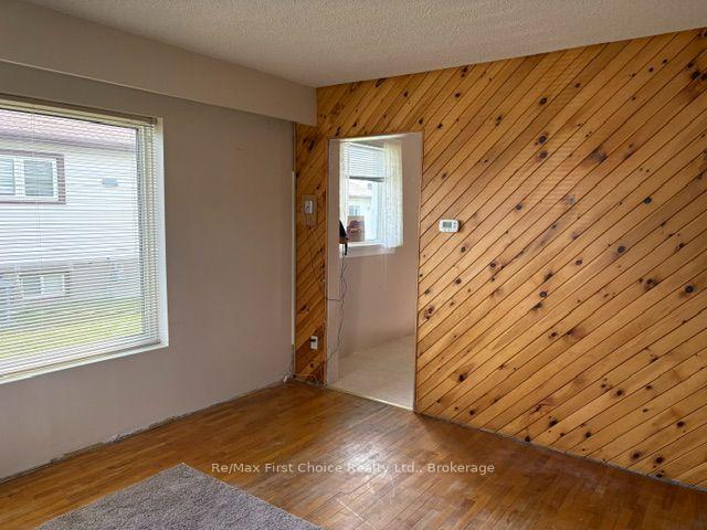 Photo 11 of 569 Dawson Street, Thunder Bay, College Heights — HOMEH