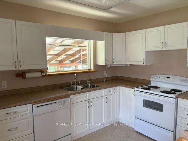 Photo 17 of 569 Dawson Street, Thunder Bay, College Heights — HOMEH