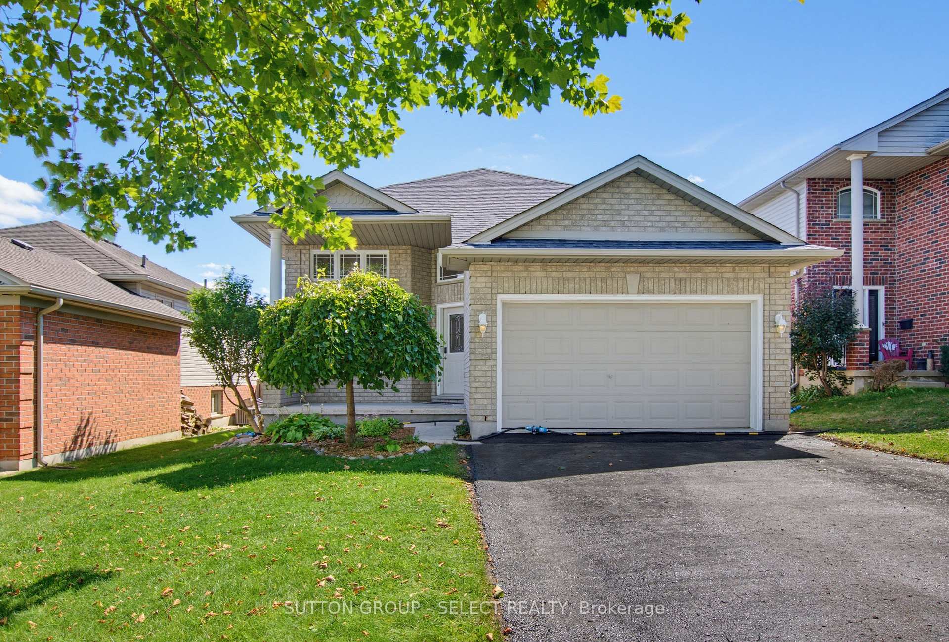 Photo 3 of 858 Cresthaven Crescent, London, South L — HOMEH