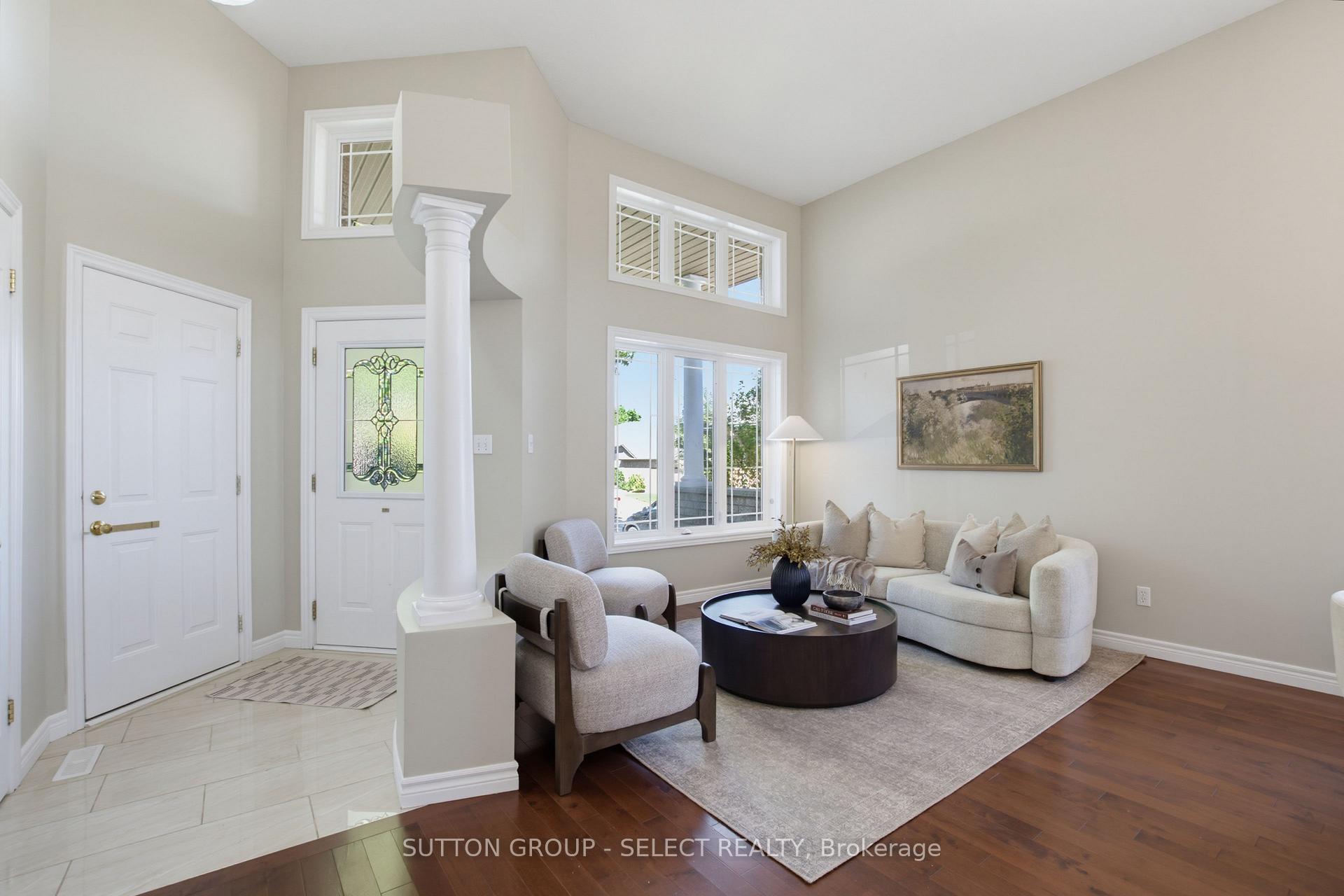 Photo 6 of 858 Cresthaven Crescent, London, South L — HOMEH