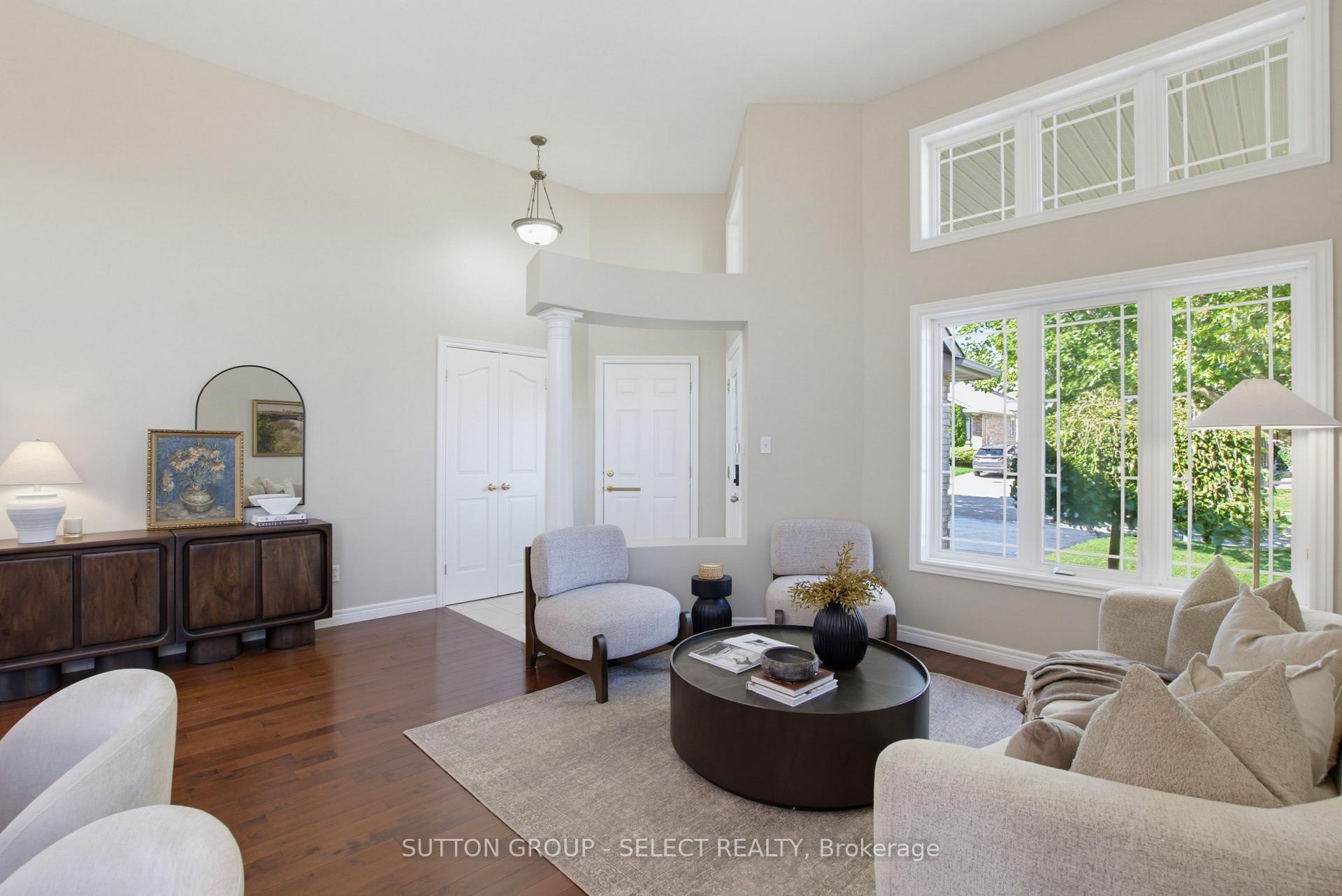 Photo 8 of 858 Cresthaven Crescent, London, South L — HOMEH