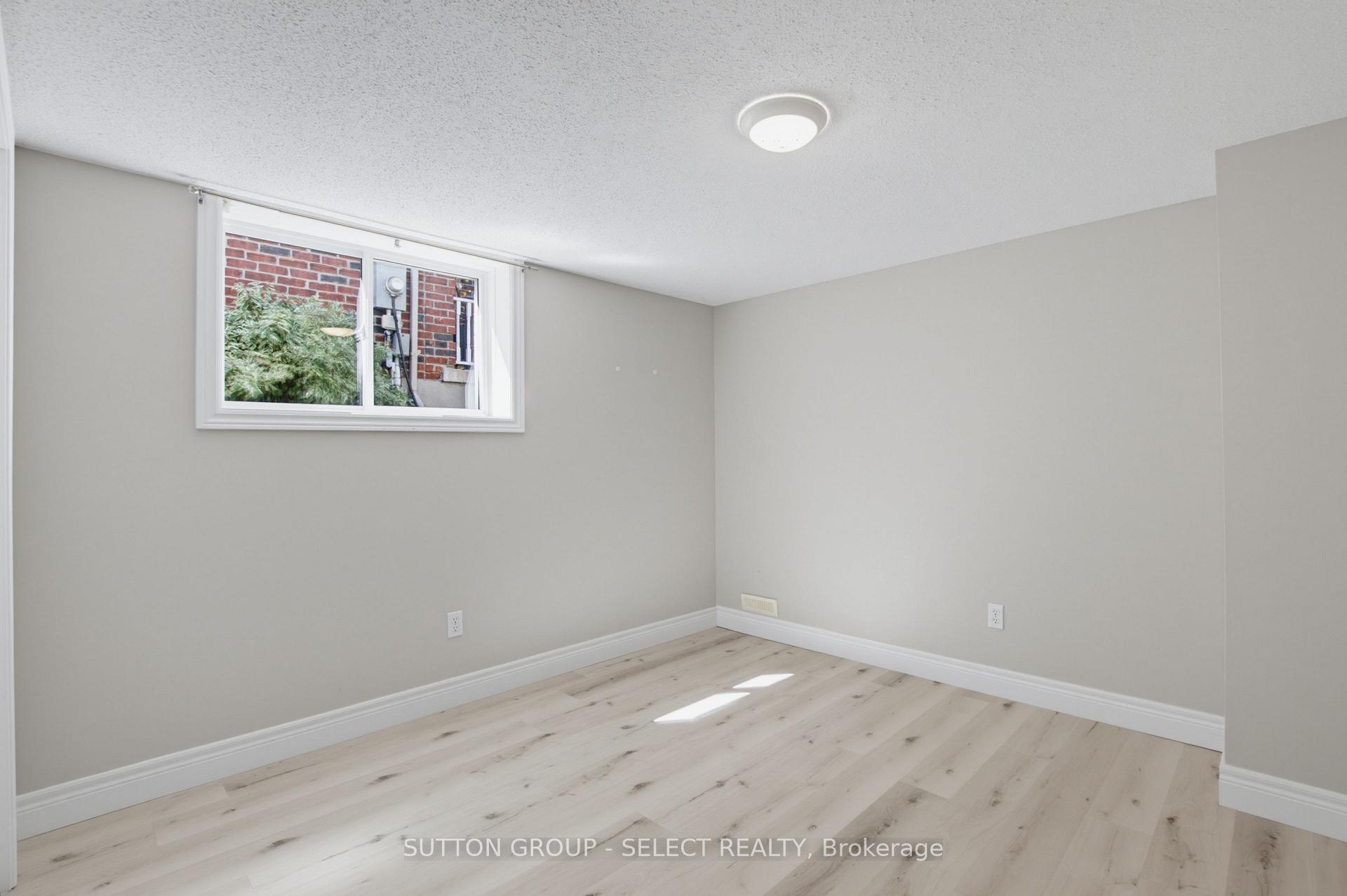 Photo 36 of 858 Cresthaven Crescent, London, South L — HOMEH