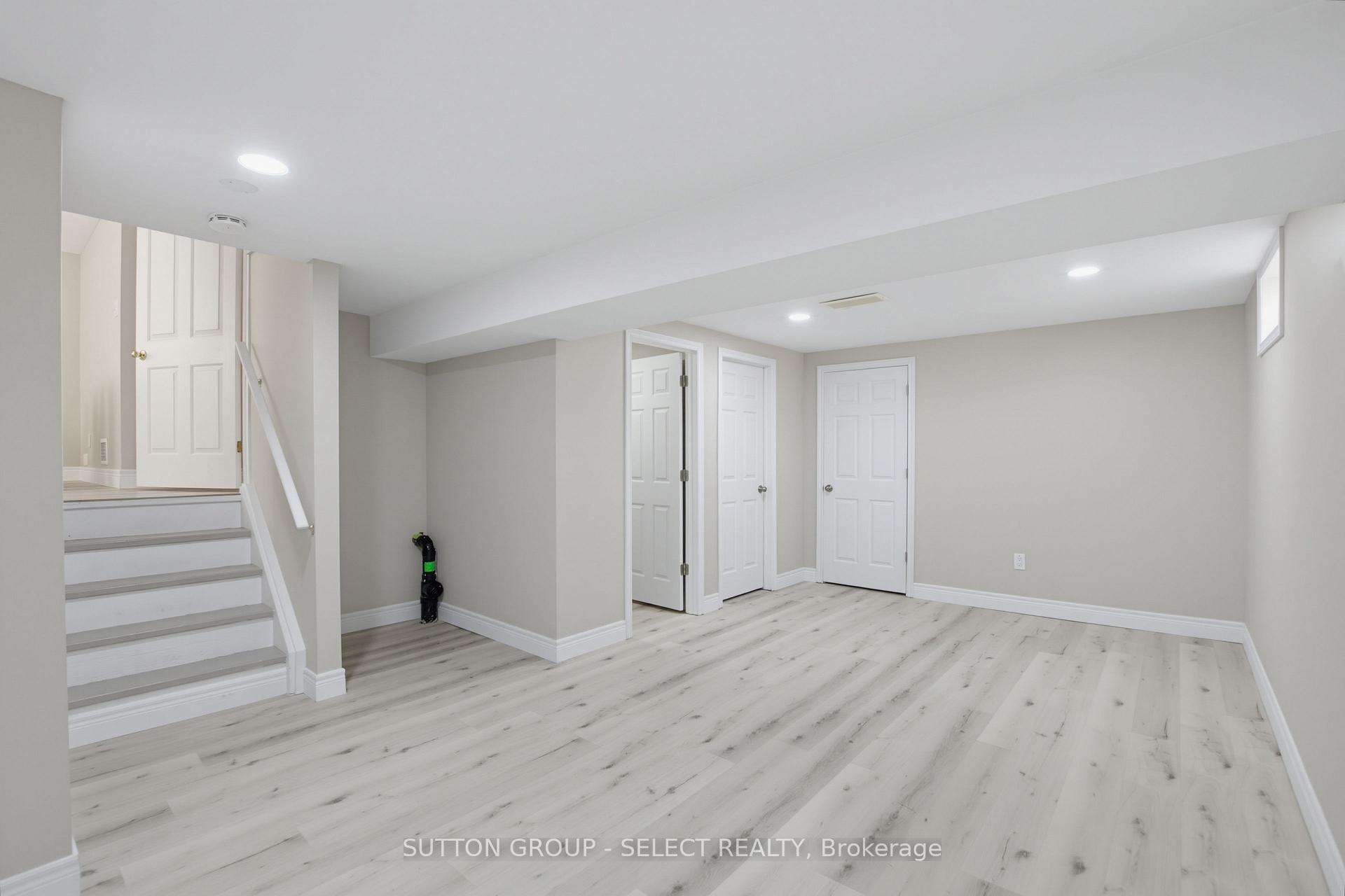 Photo 38 of 858 Cresthaven Crescent, London, South L — HOMEH