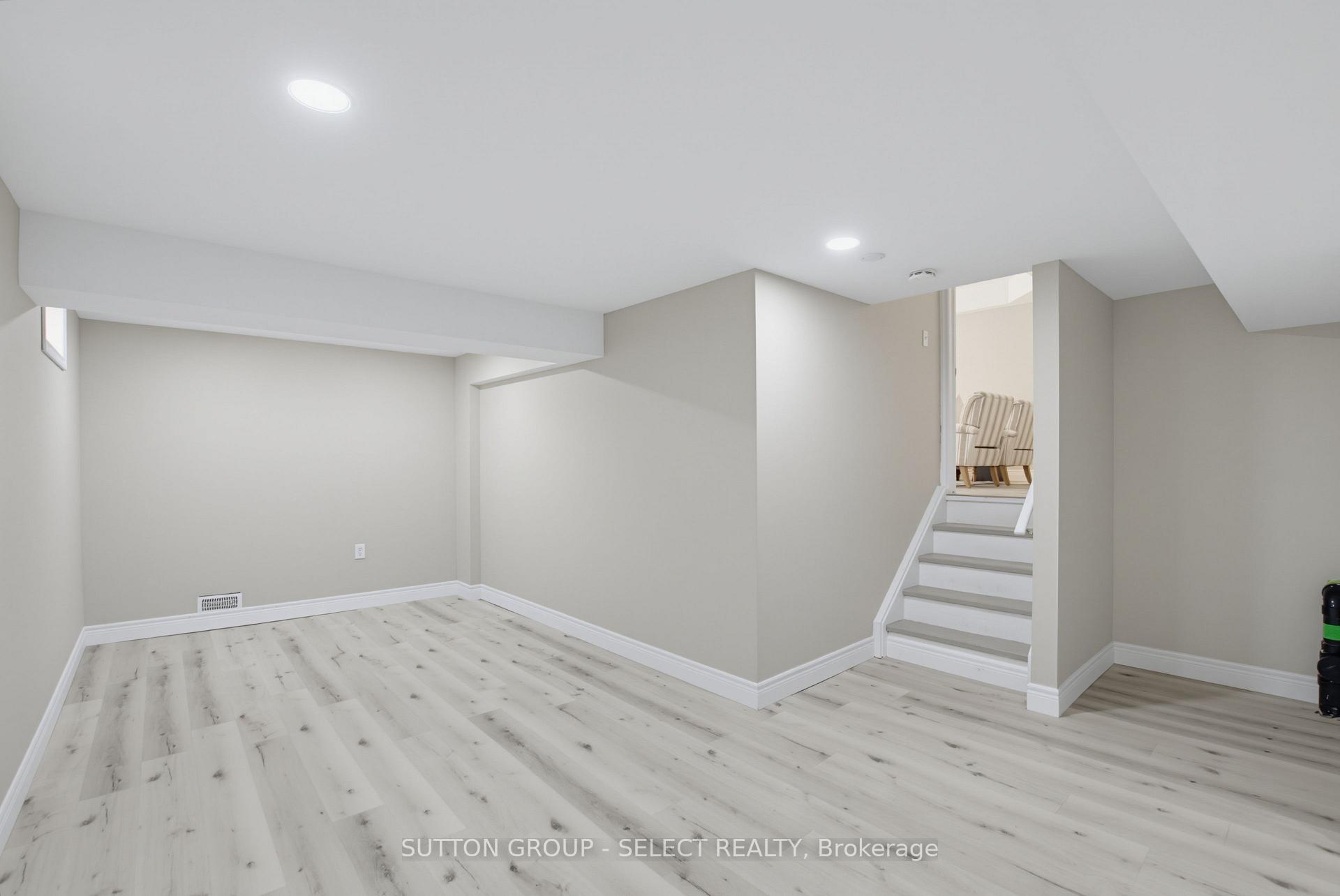 Photo 40 of 858 Cresthaven Crescent, London, South L — HOMEH