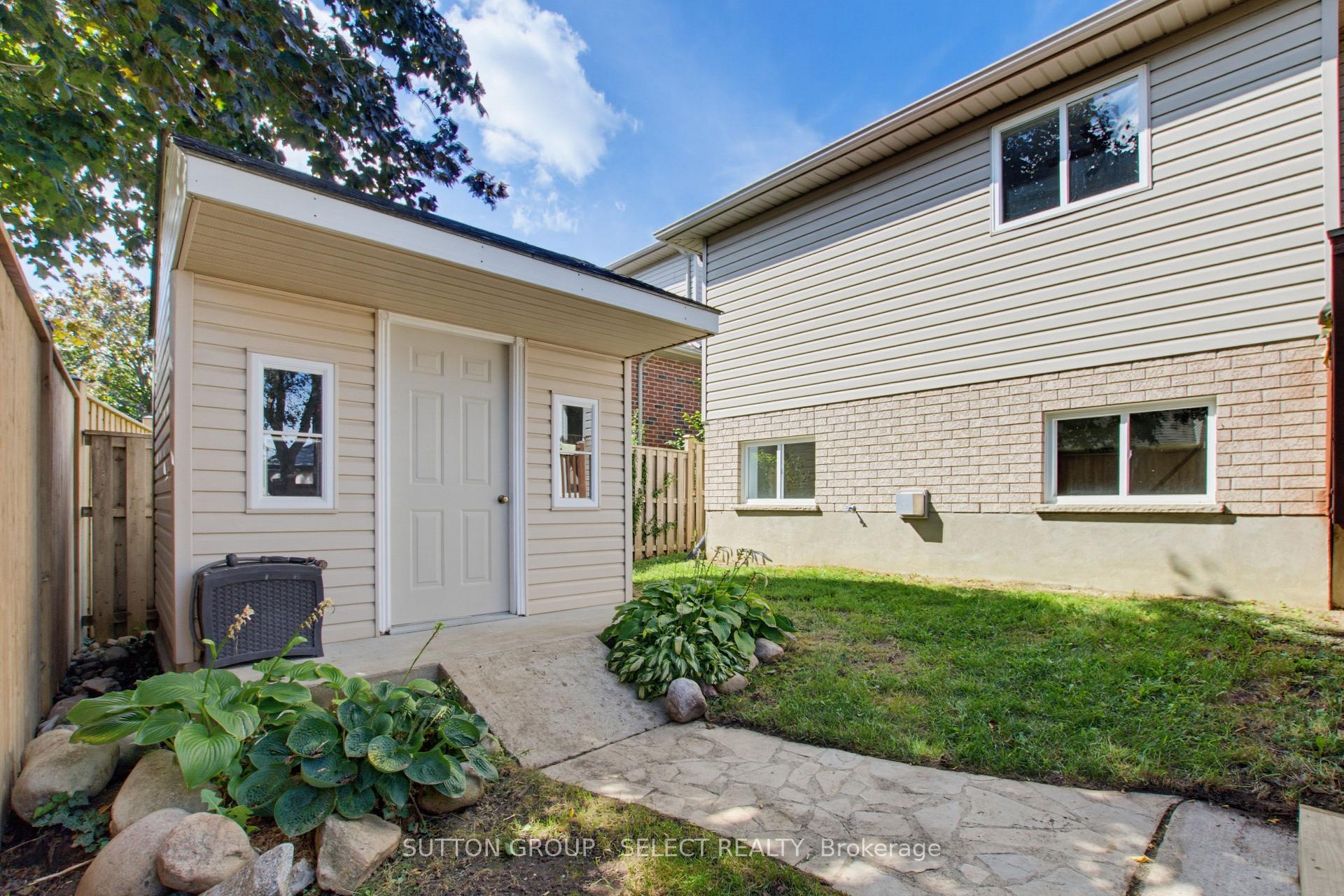 Photo 45 of 858 Cresthaven Crescent, London, South L — HOMEH