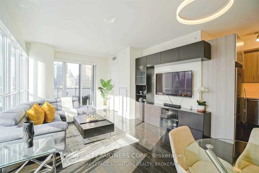 Photo 7 of Unit 3402, 1 The Esplanade Drive, Toronto, Waterfront Communities — HOMEH