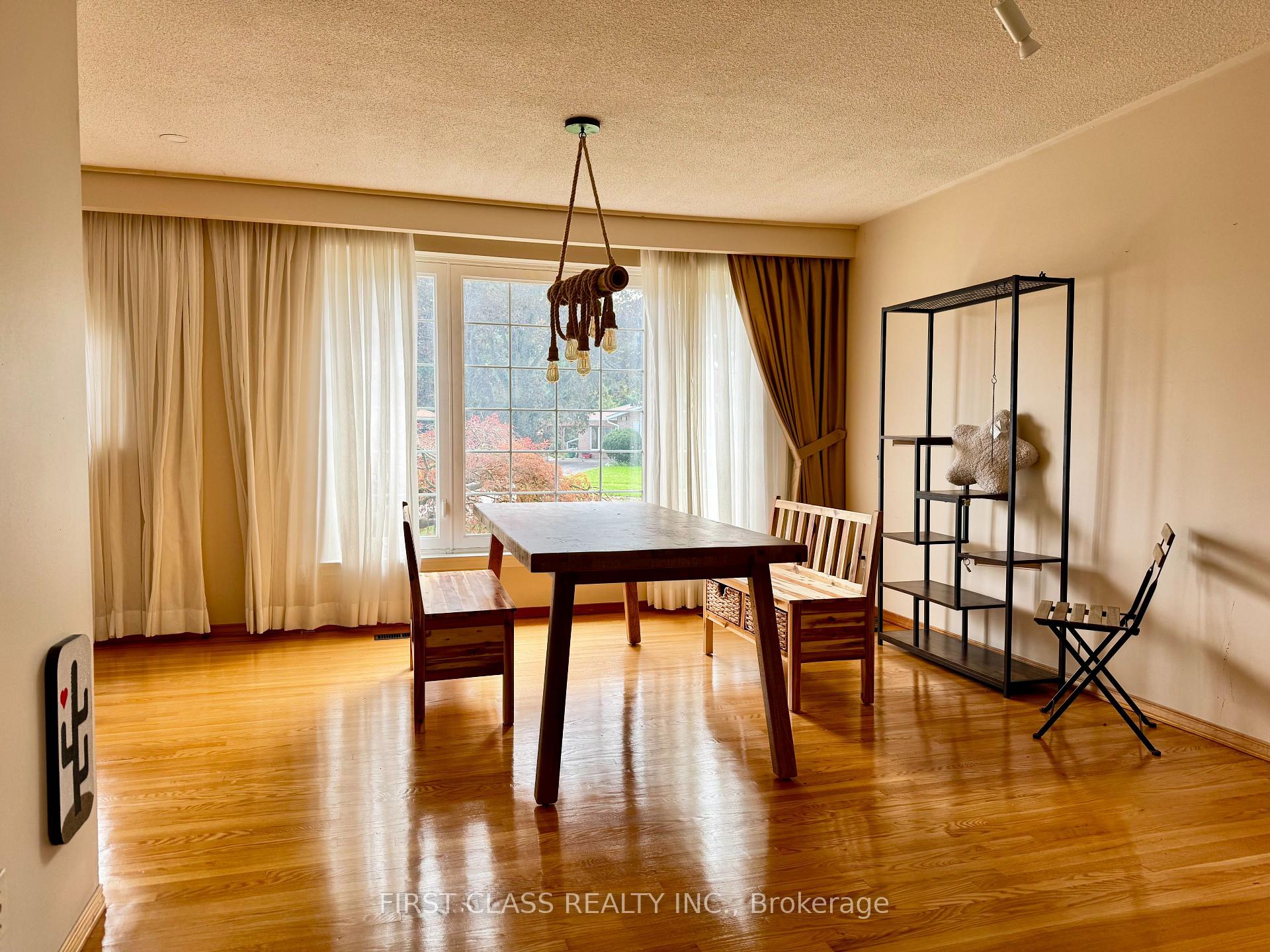 Photo 4 of 64 Grove Park Crescent, North York, Don Valley Village — HOMEH