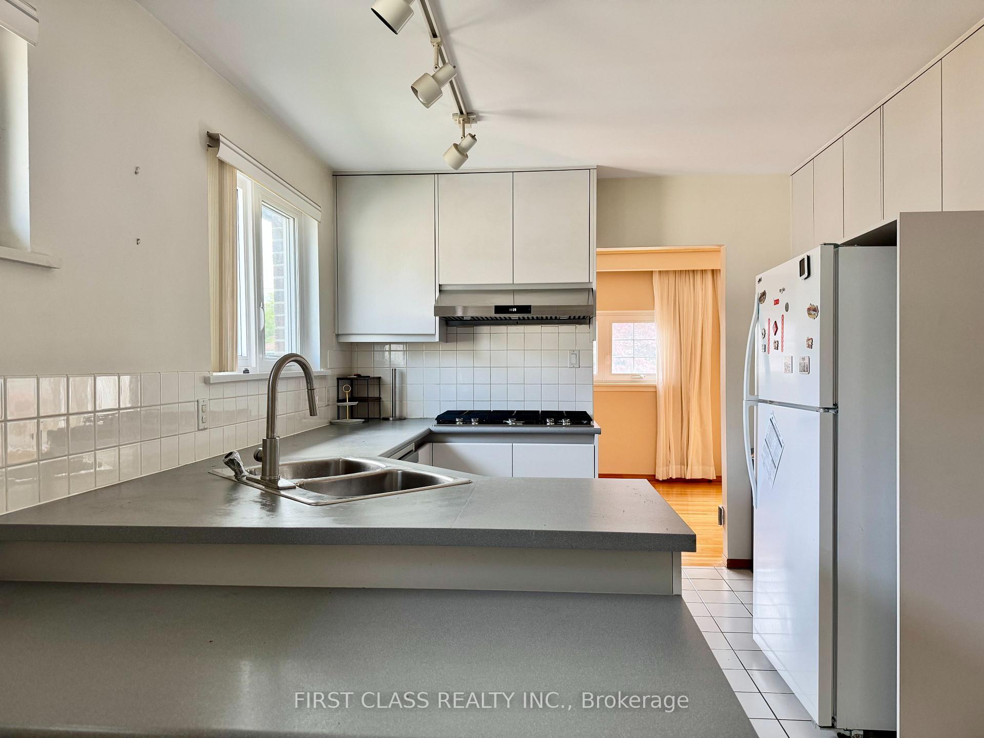 Photo 5 of 64 Grove Park Crescent, North York, Don Valley Village — HOMEH