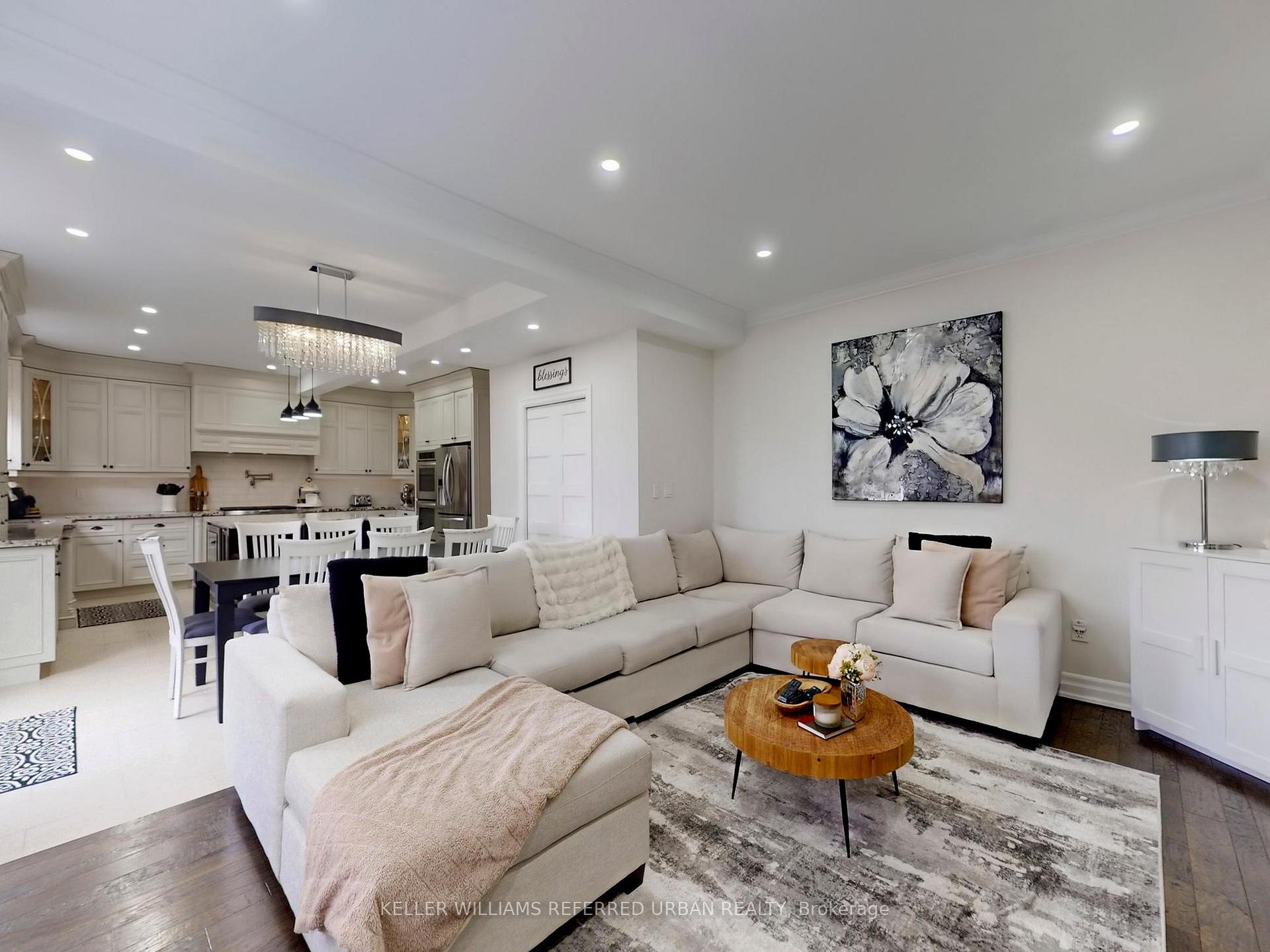 Photo 8 of 208 Maria Antonia Road, Vaughan, Vellore Village — HOMEH