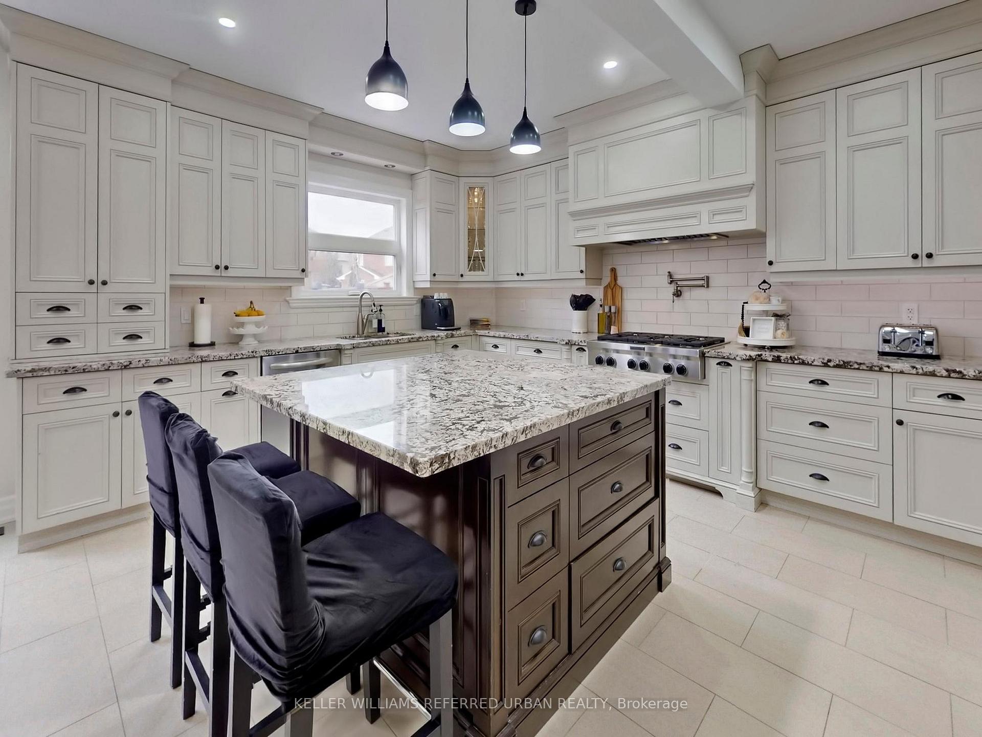 Photo 13 of 208 Maria Antonia Road, Vaughan, Vellore Village — HOMEH