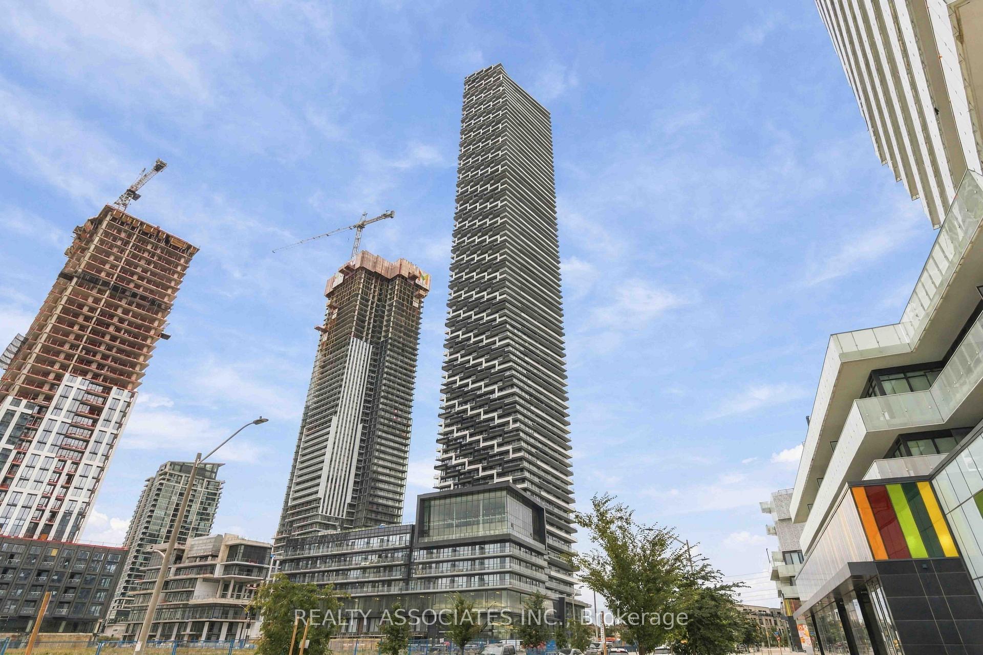 Front of Unit 5703, 448 Burnhamthorpe Road W