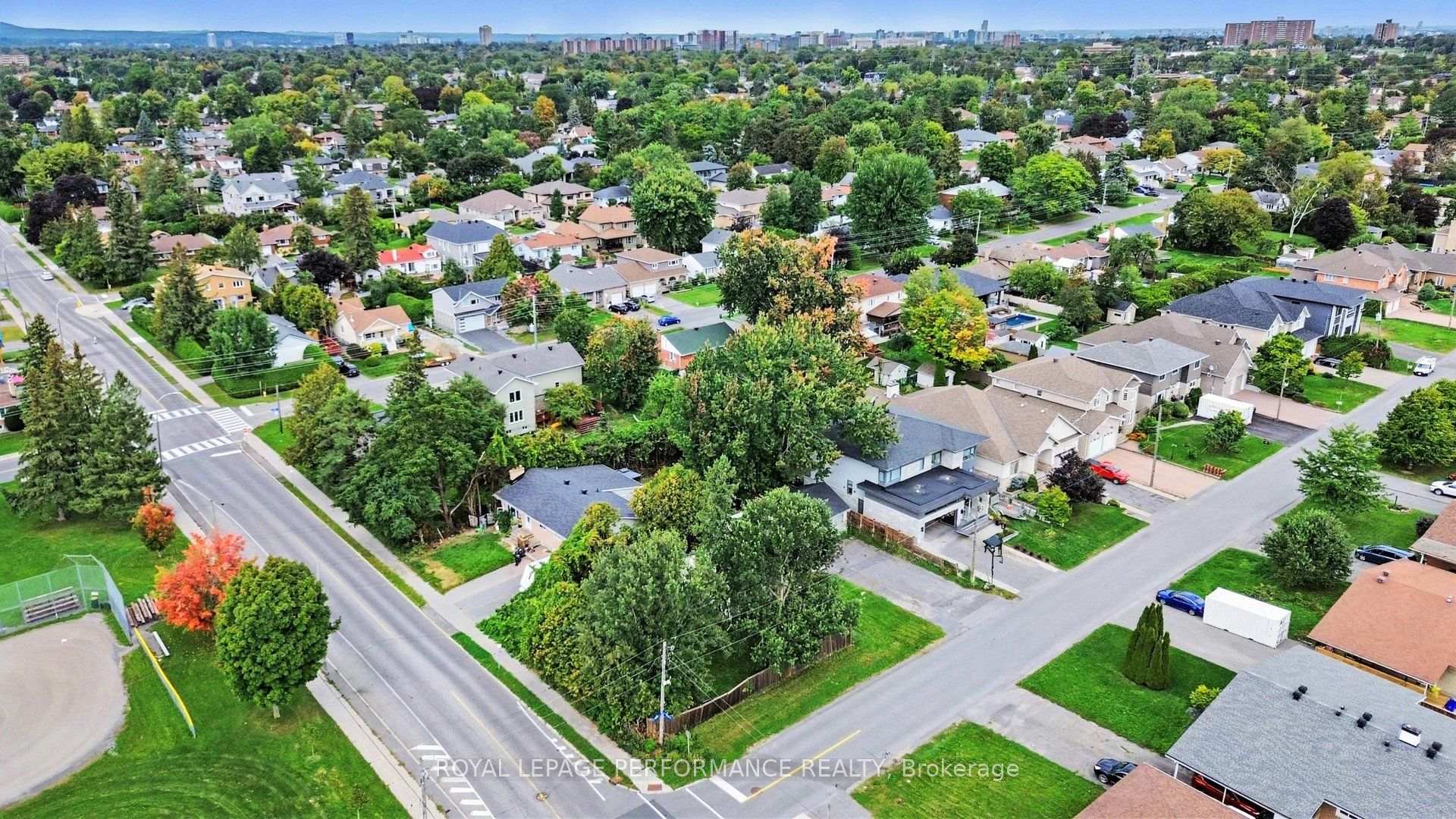 Photo 3 of 119 Fieldrow Street, Ottawa, Meadowlands/Crestview — HOMEH