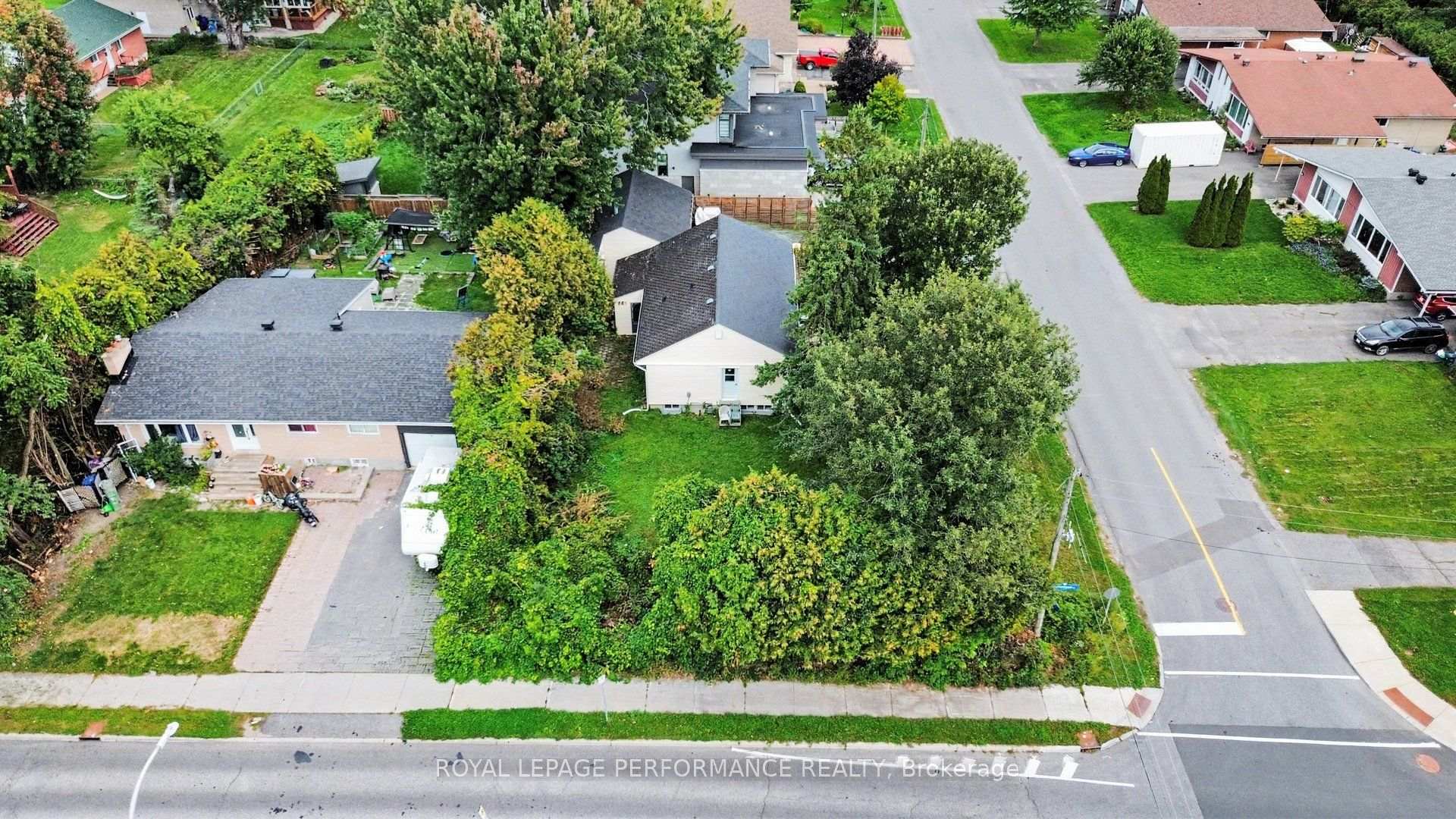 Photo 4 of 119 Fieldrow Street, Ottawa, Meadowlands/Crestview — HOMEH