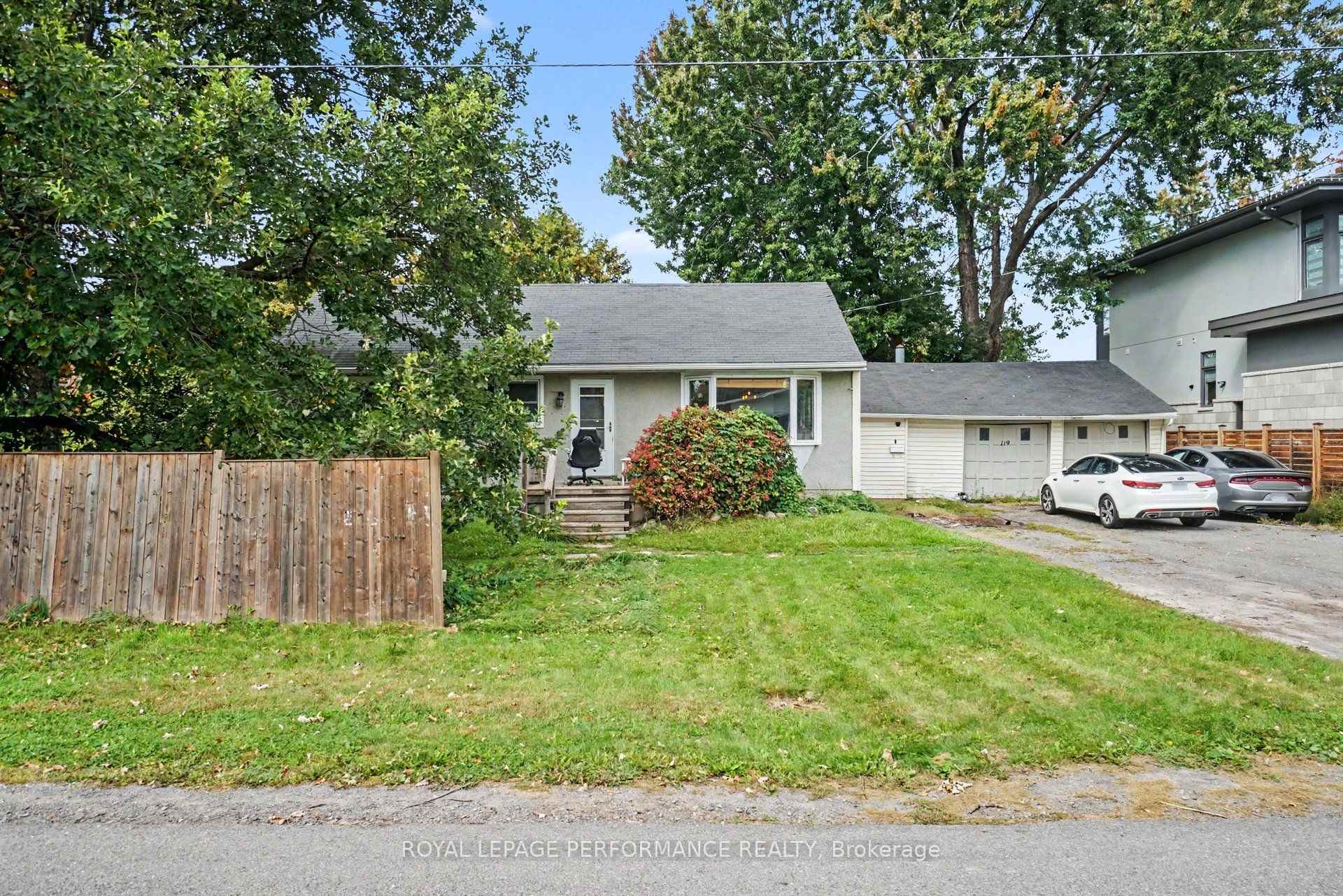 Photo 8 of 119 Fieldrow Street, Ottawa, Meadowlands/Crestview — HOMEH