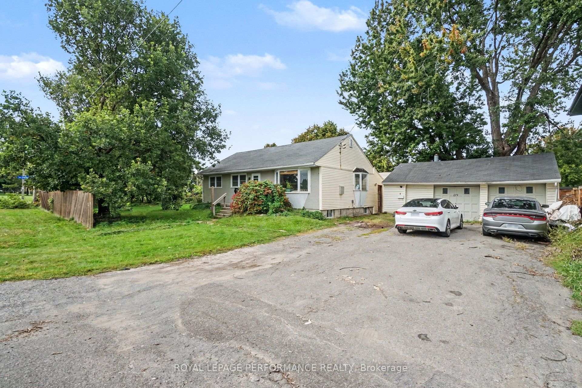 Photo 9 of 119 Fieldrow Street, Ottawa, Meadowlands/Crestview — HOMEH