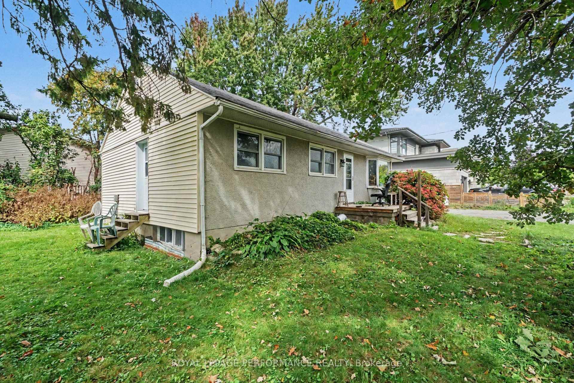 Photo 10 of 119 Fieldrow Street, Ottawa, Meadowlands/Crestview — HOMEH