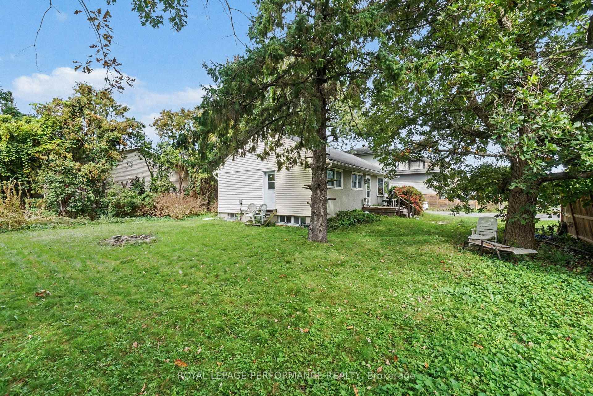 Photo 11 of 119 Fieldrow Street, Ottawa, Meadowlands/Crestview — HOMEH
