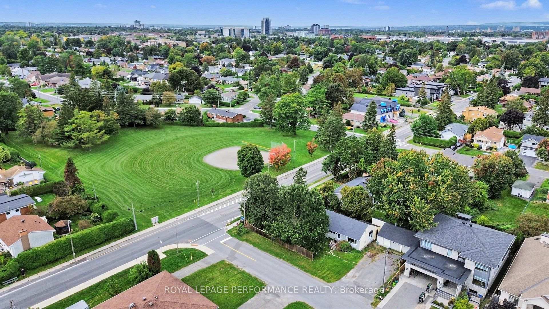 Photo 12 of 119 Fieldrow Street, Ottawa, Meadowlands/Crestview — HOMEH