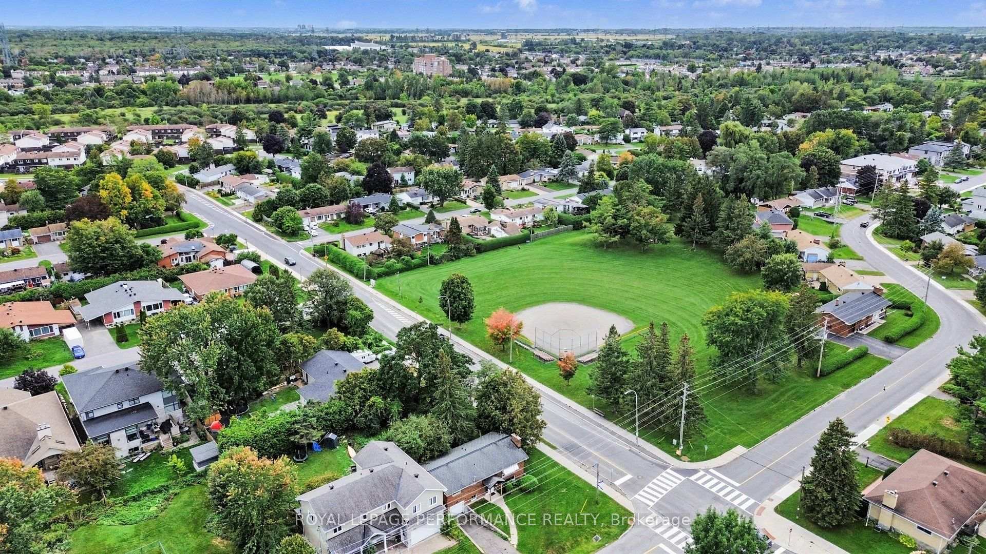 Photo 15 of 119 Fieldrow Street, Ottawa, Meadowlands/Crestview — HOMEH