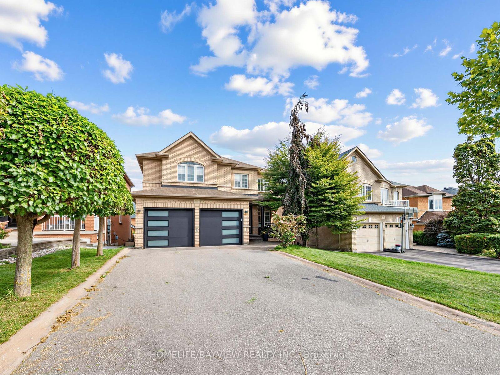 Photo 2 of 61 Wolf Trail Crescent, Richmond Hill, Jefferson — HOMEH
