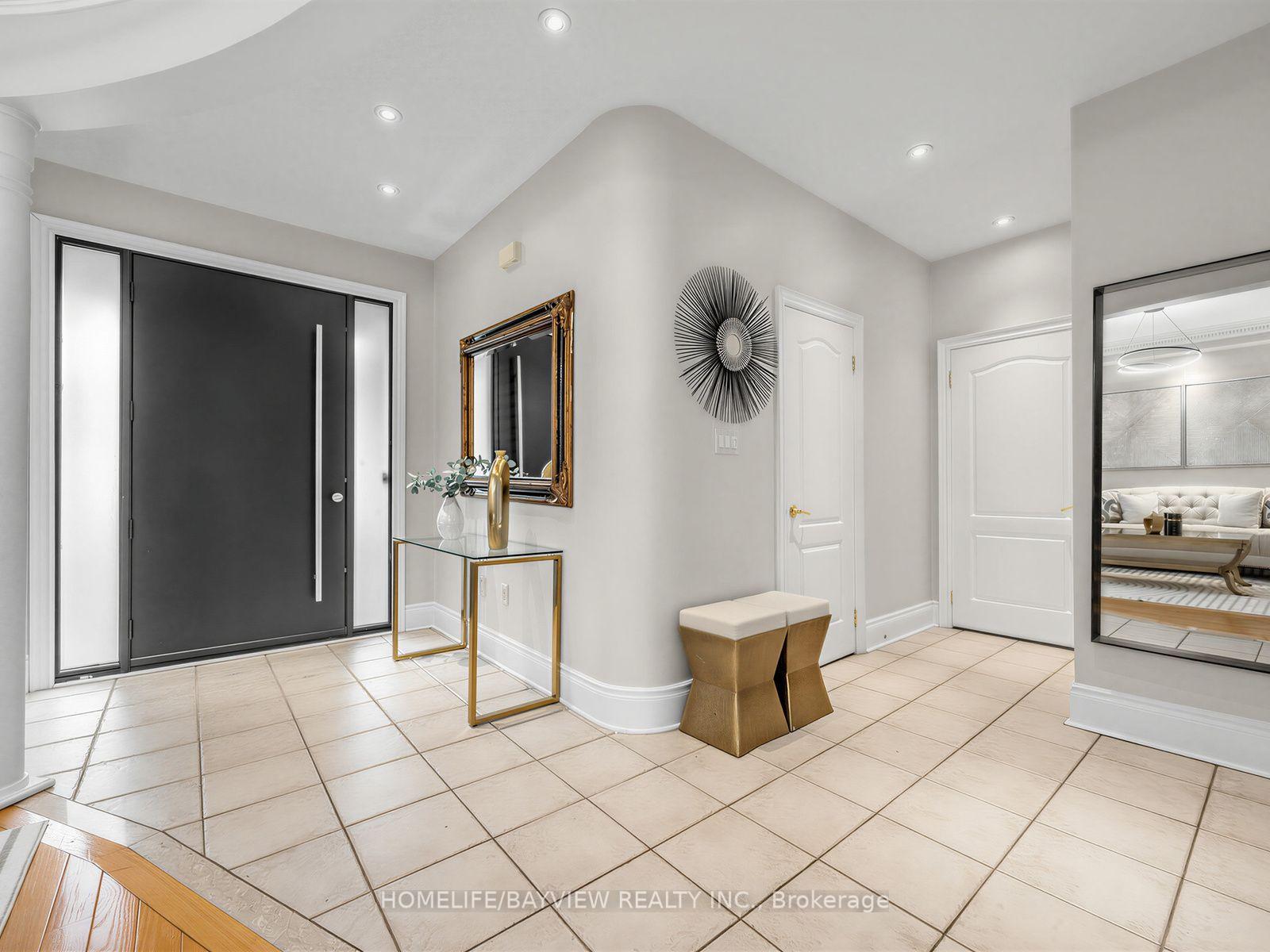 Photo 3 of 61 Wolf Trail Crescent, Richmond Hill, Jefferson — HOMEH