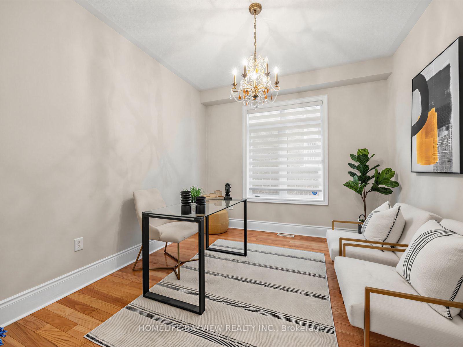 Photo 10 of 61 Wolf Trail Crescent, Richmond Hill, Jefferson — HOMEH