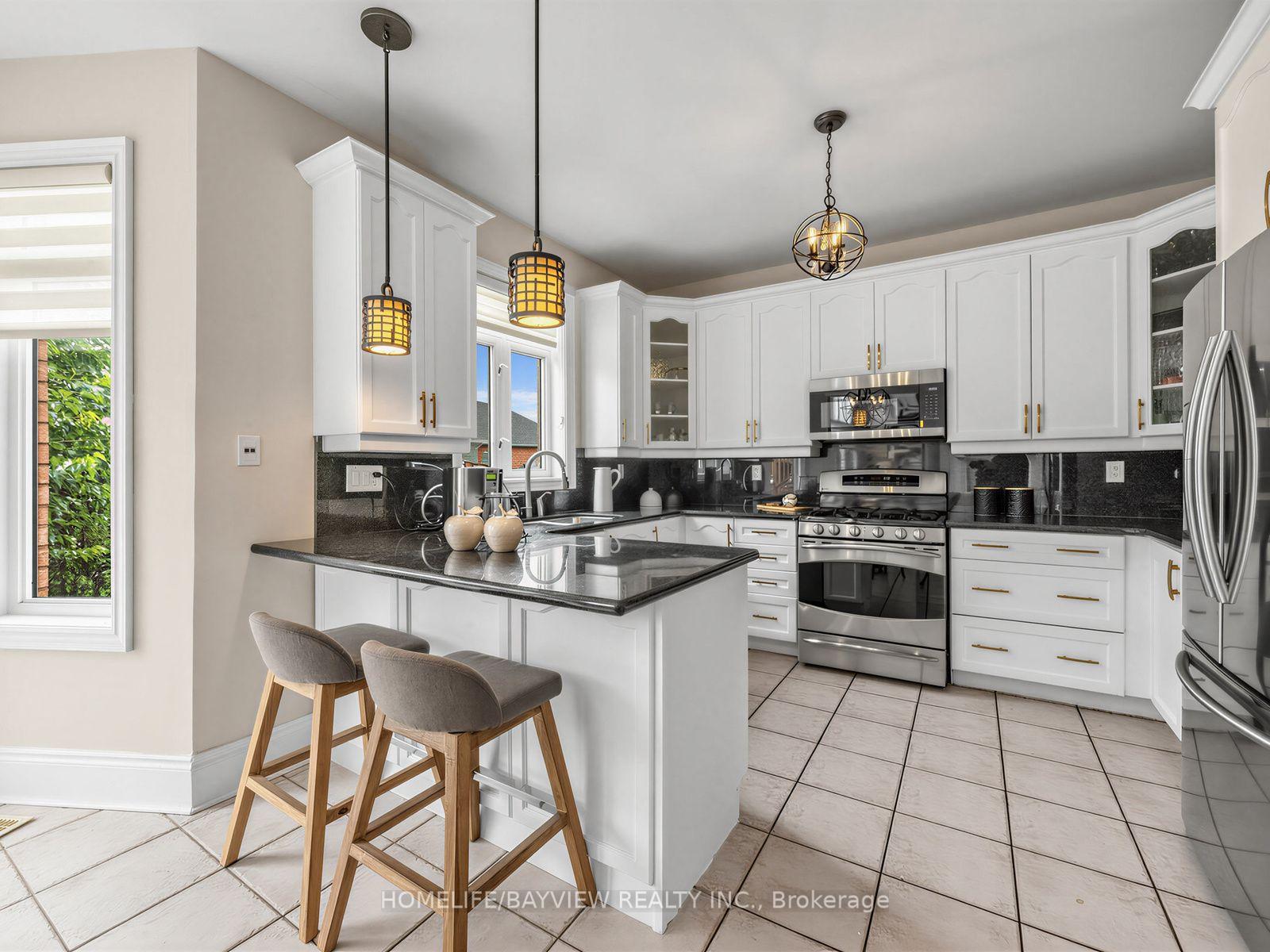 Photo 15 of 61 Wolf Trail Crescent, Richmond Hill, Jefferson — HOMEH