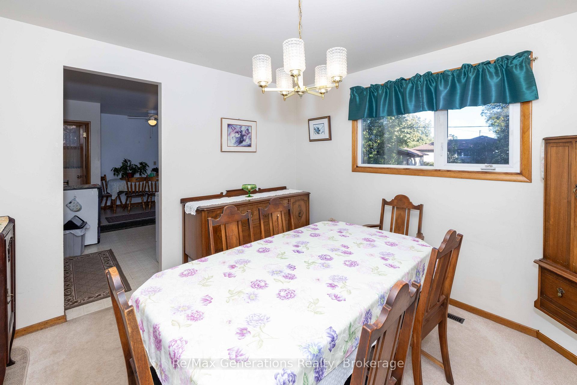 Photo 5 of 235 Maple Avenue, Thunder Bay, Forest Park — HOMEH