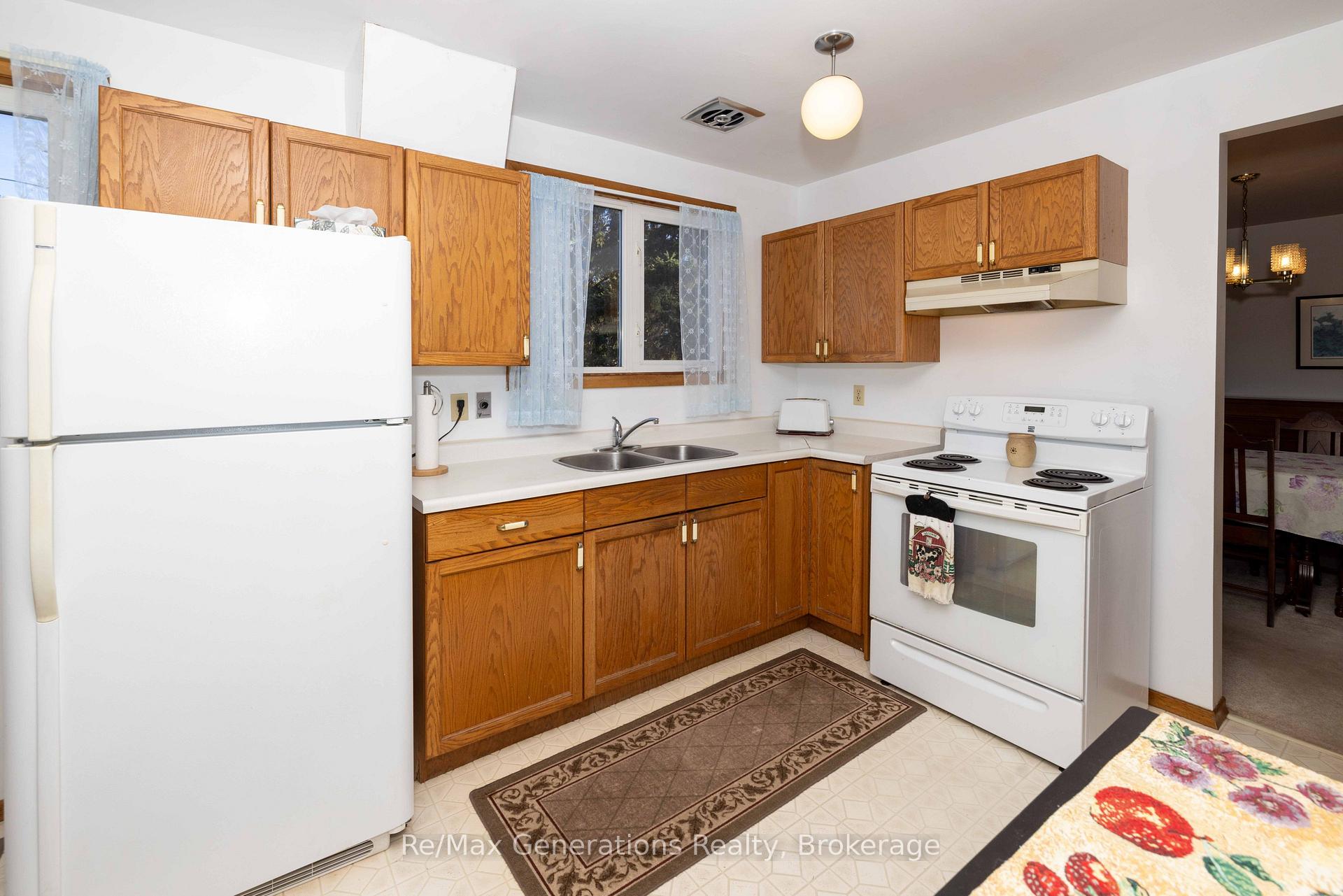 Photo 8 of 235 Maple Avenue, Thunder Bay, Forest Park — HOMEH